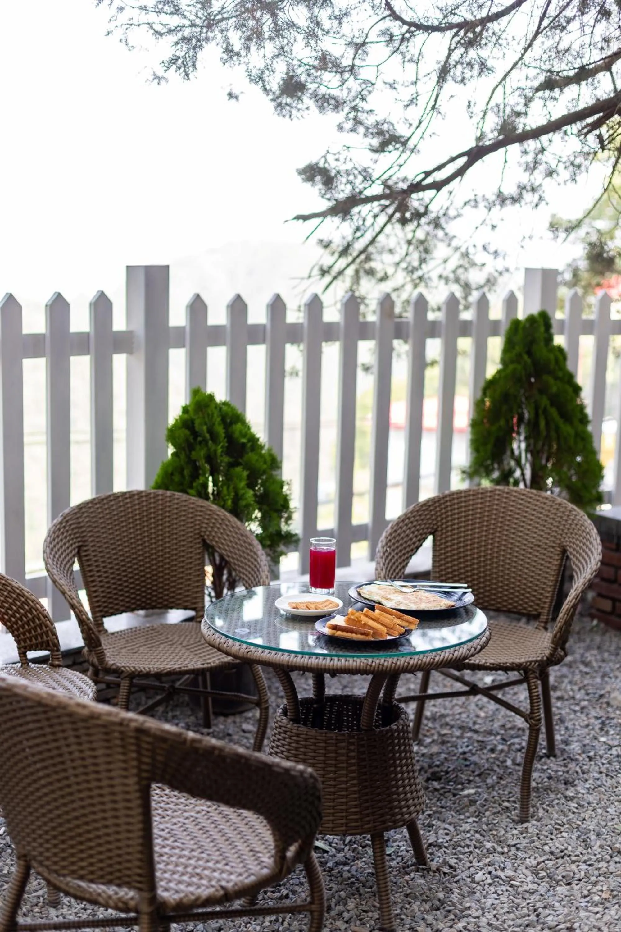 Restaurant/places to eat in Hotel LA Eden