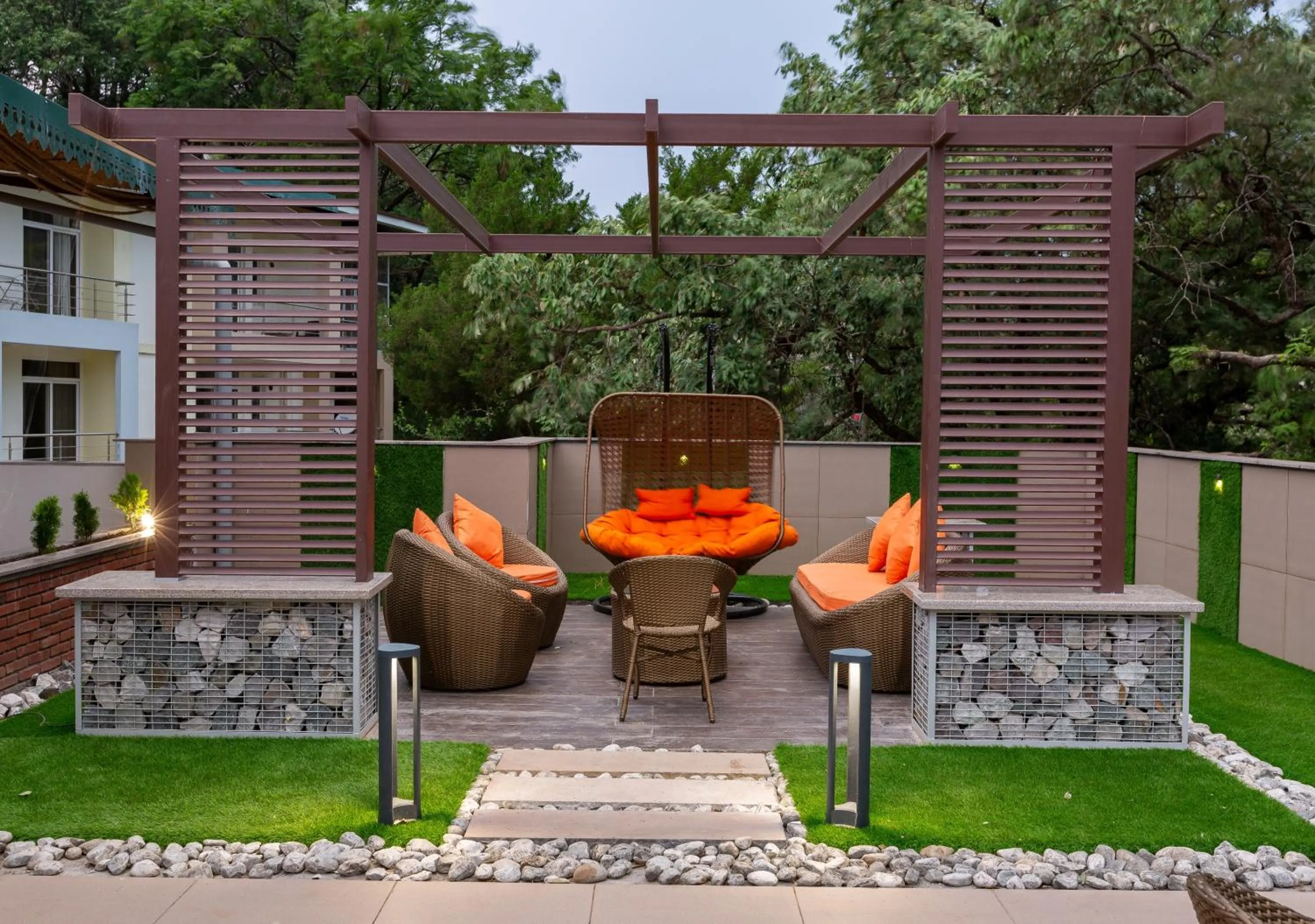 Restaurant/places to eat in Hotel LA Eden