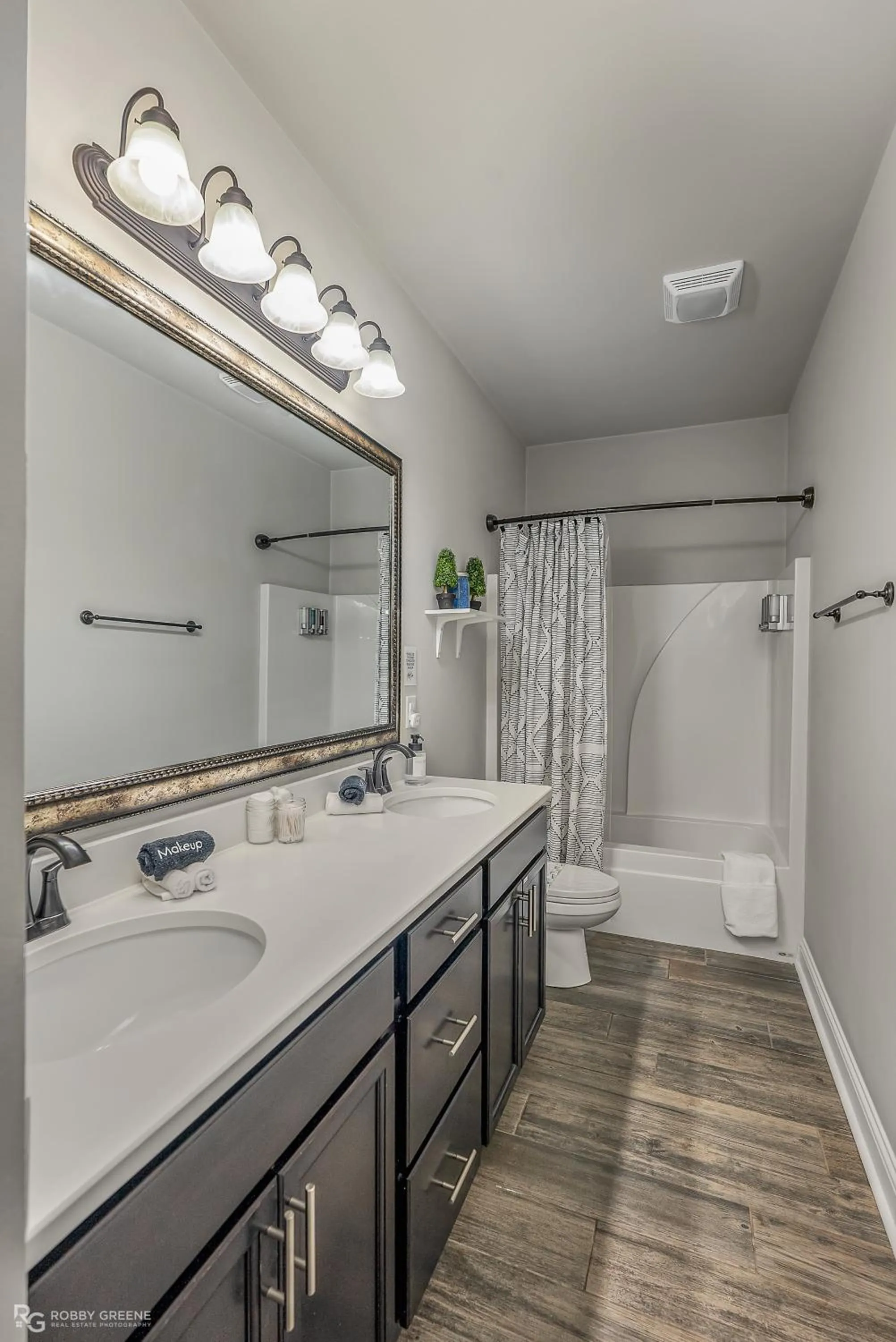 Bathroom in Boho Retreat! Home away from Home! Tv in Each Room