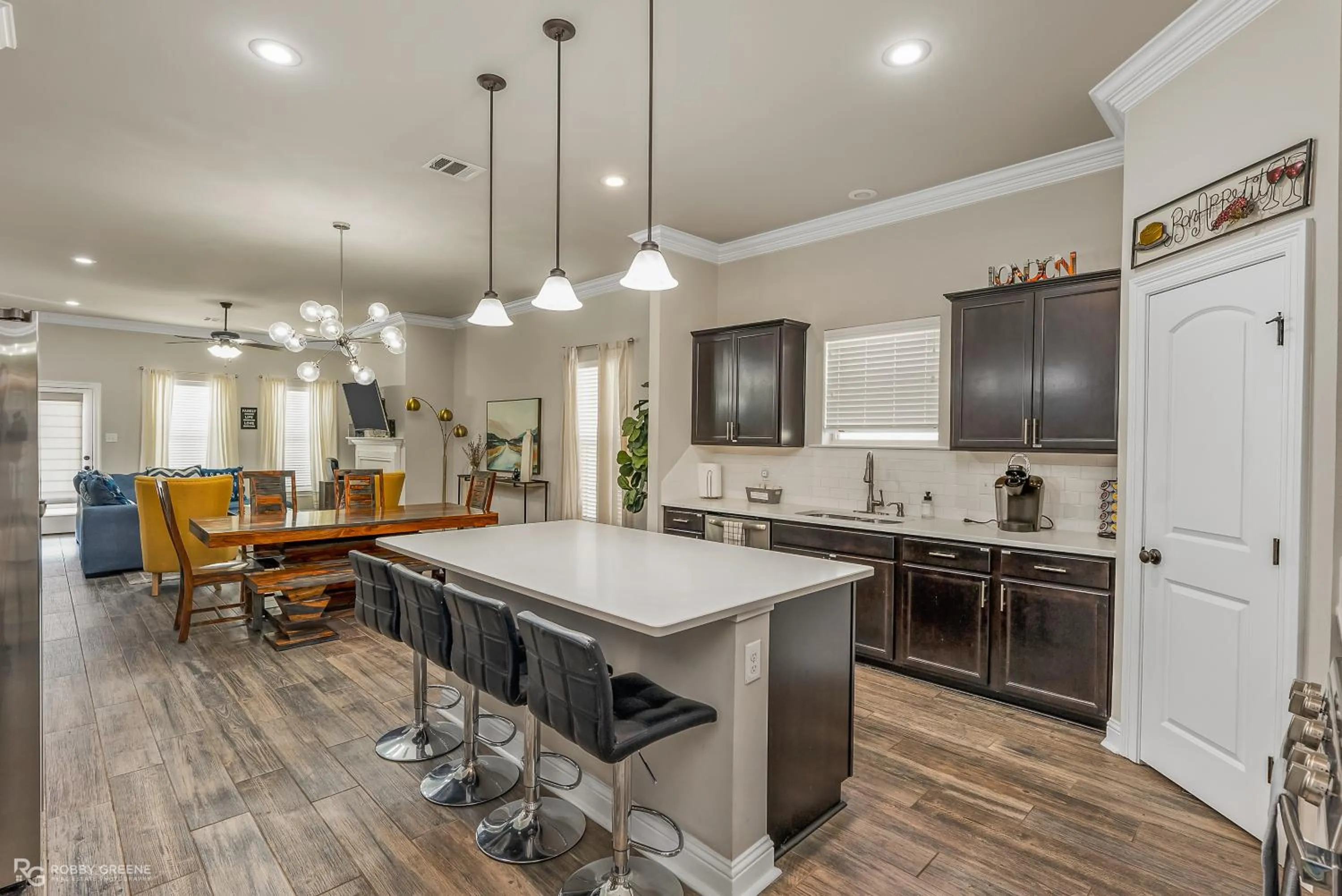 Communal lounge/ TV room in Boho Retreat! Home away from Home! Tv in Each Room