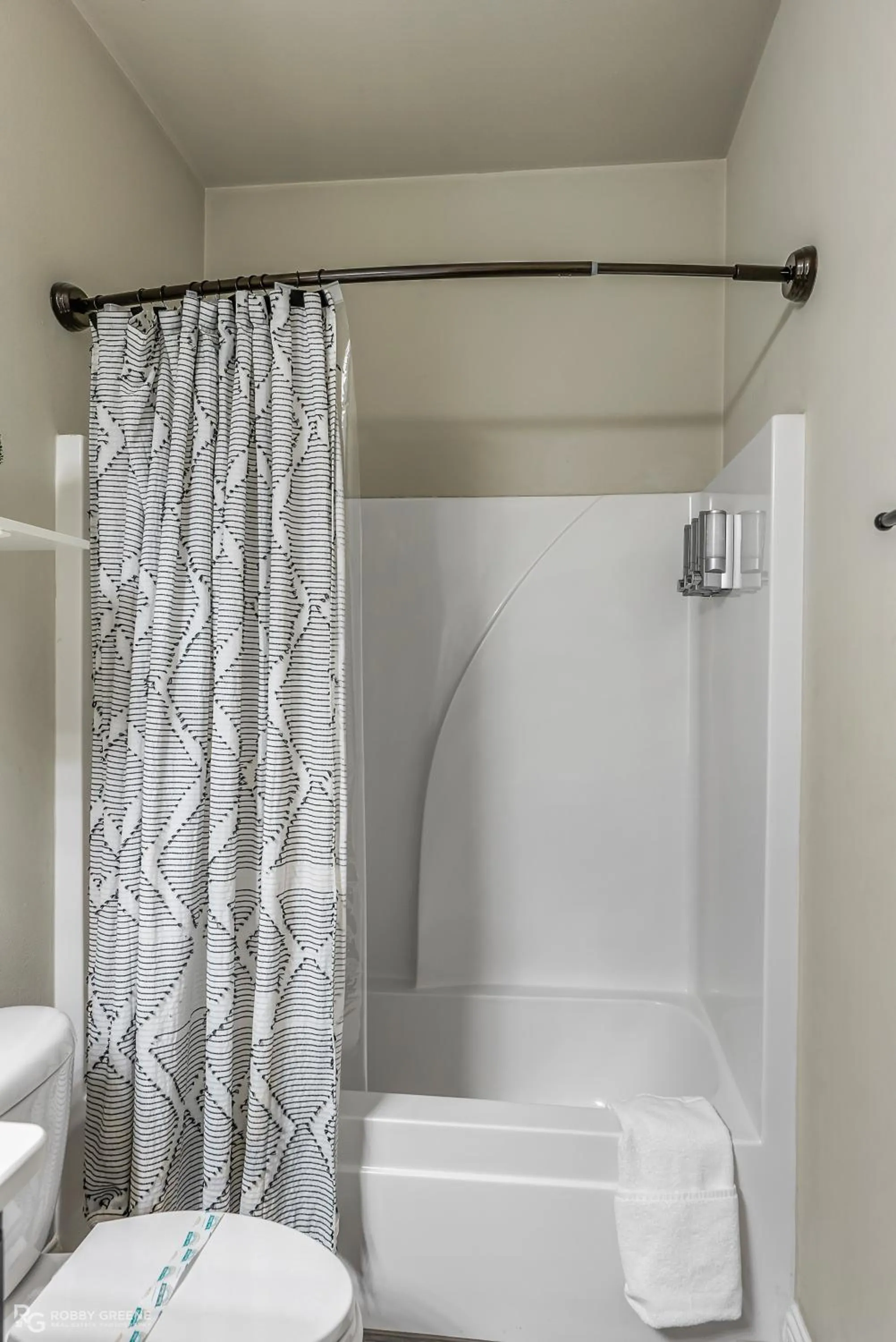 Toilet in Boho Retreat! Home away from Home! Tv in Each Room