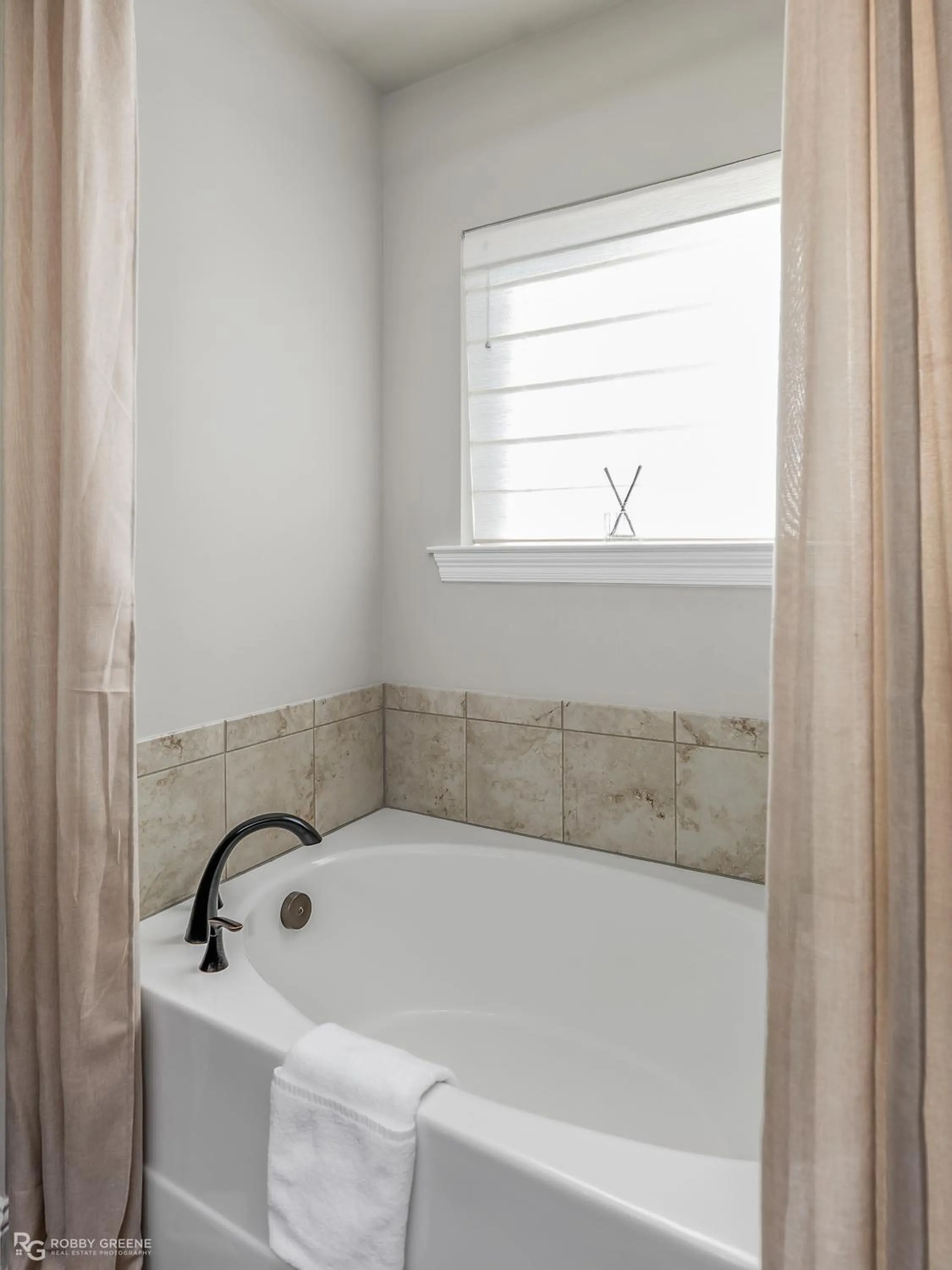 Bathroom in Boho Retreat! Home away from Home! Tv in Each Room