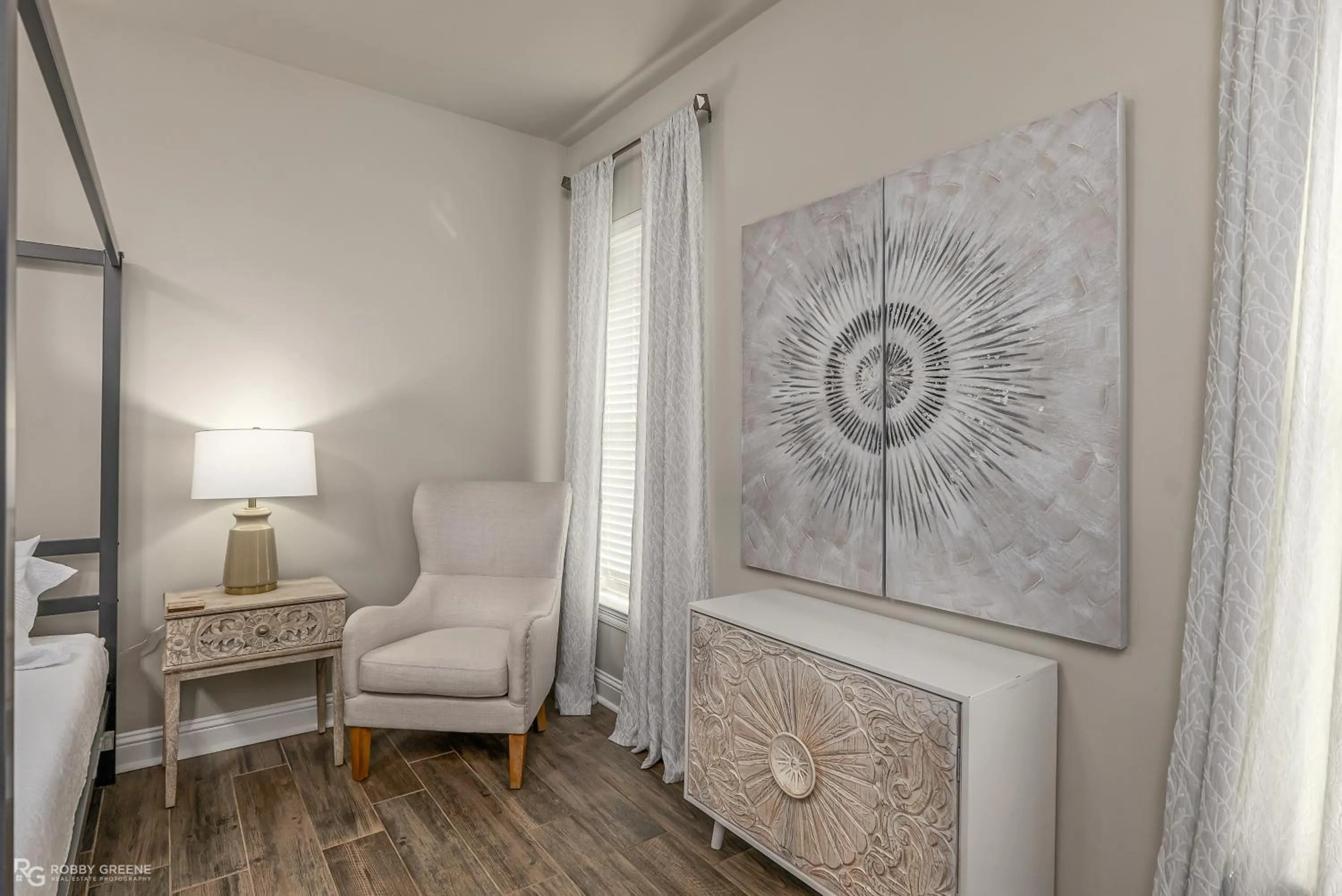 Bed in Boho Retreat! Home away from Home! Tv in Each Room