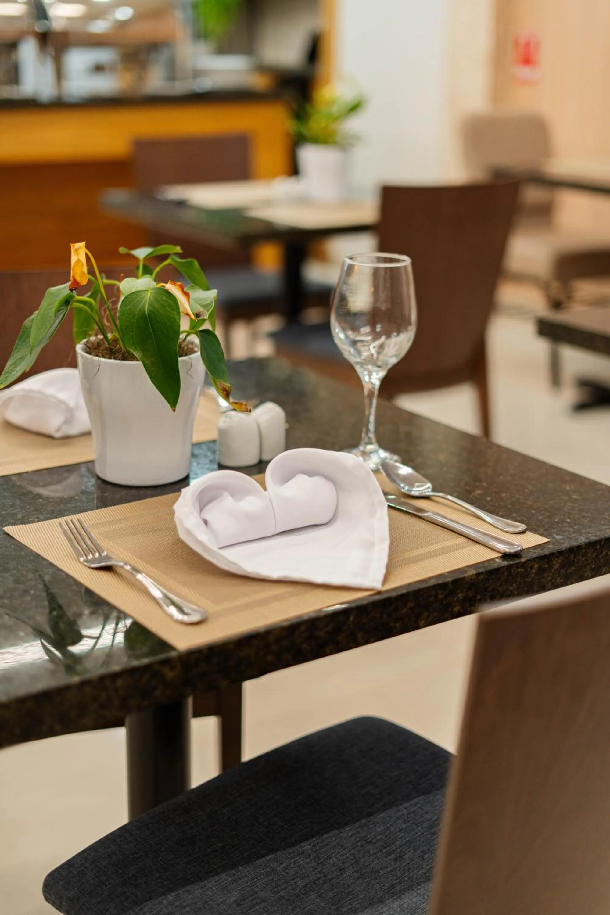 Restaurant/places to eat in Melina Hotel