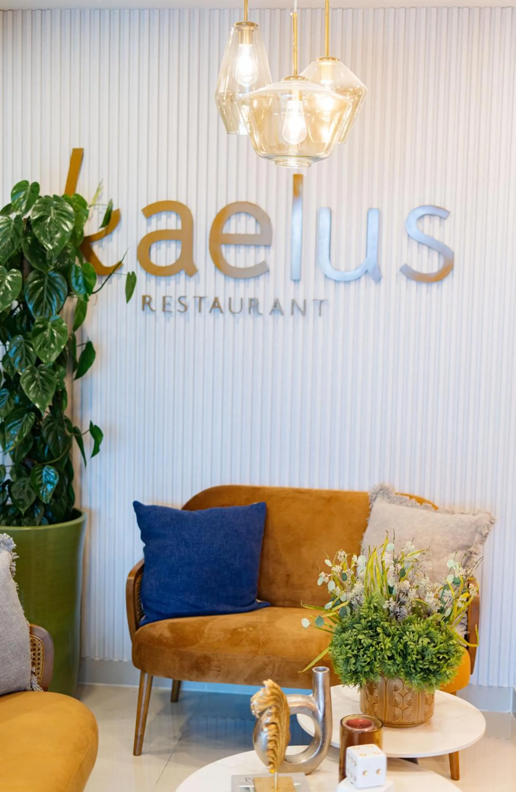 Restaurant/places to eat in Melina Hotel