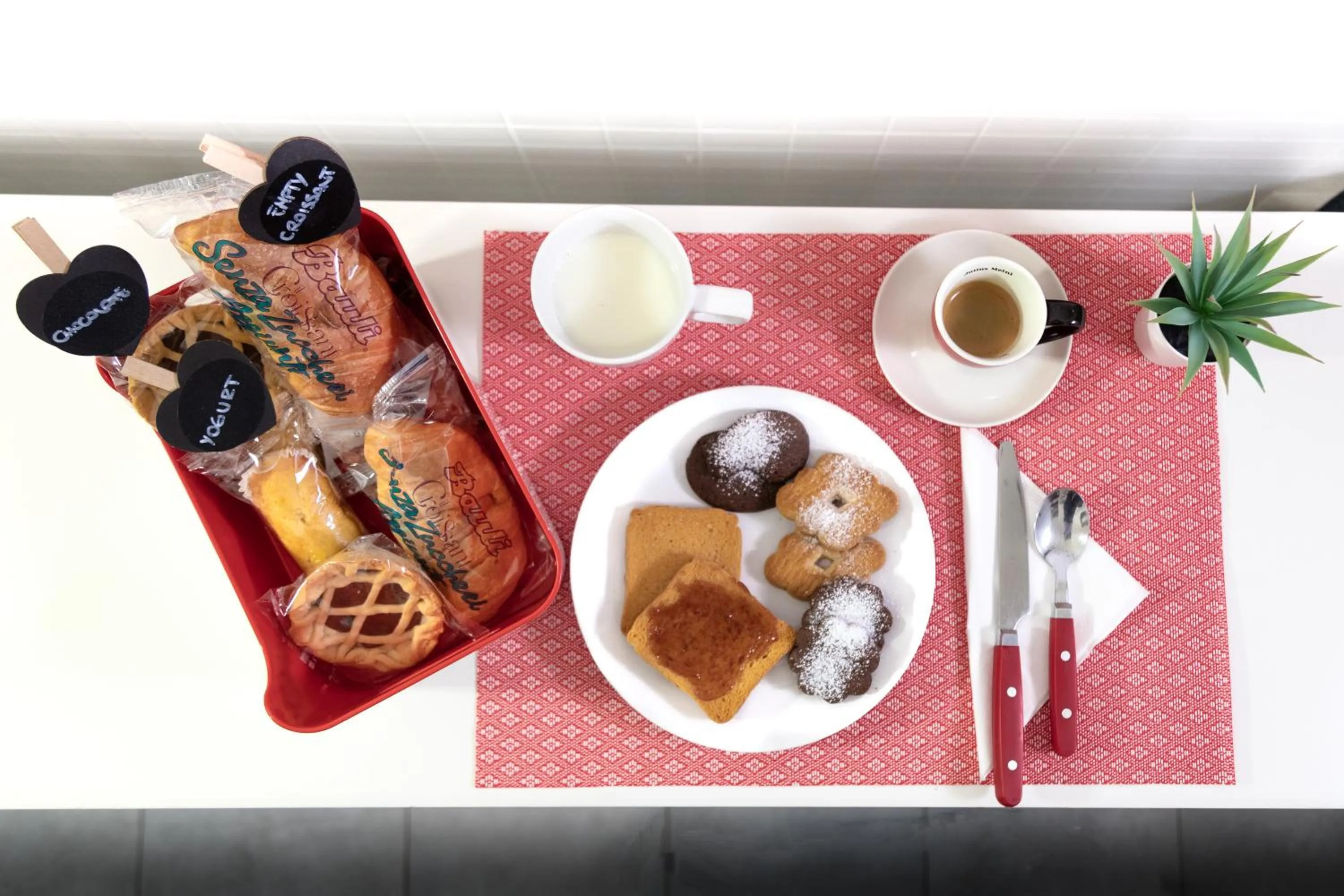 Communal kitchen in B&B Easy