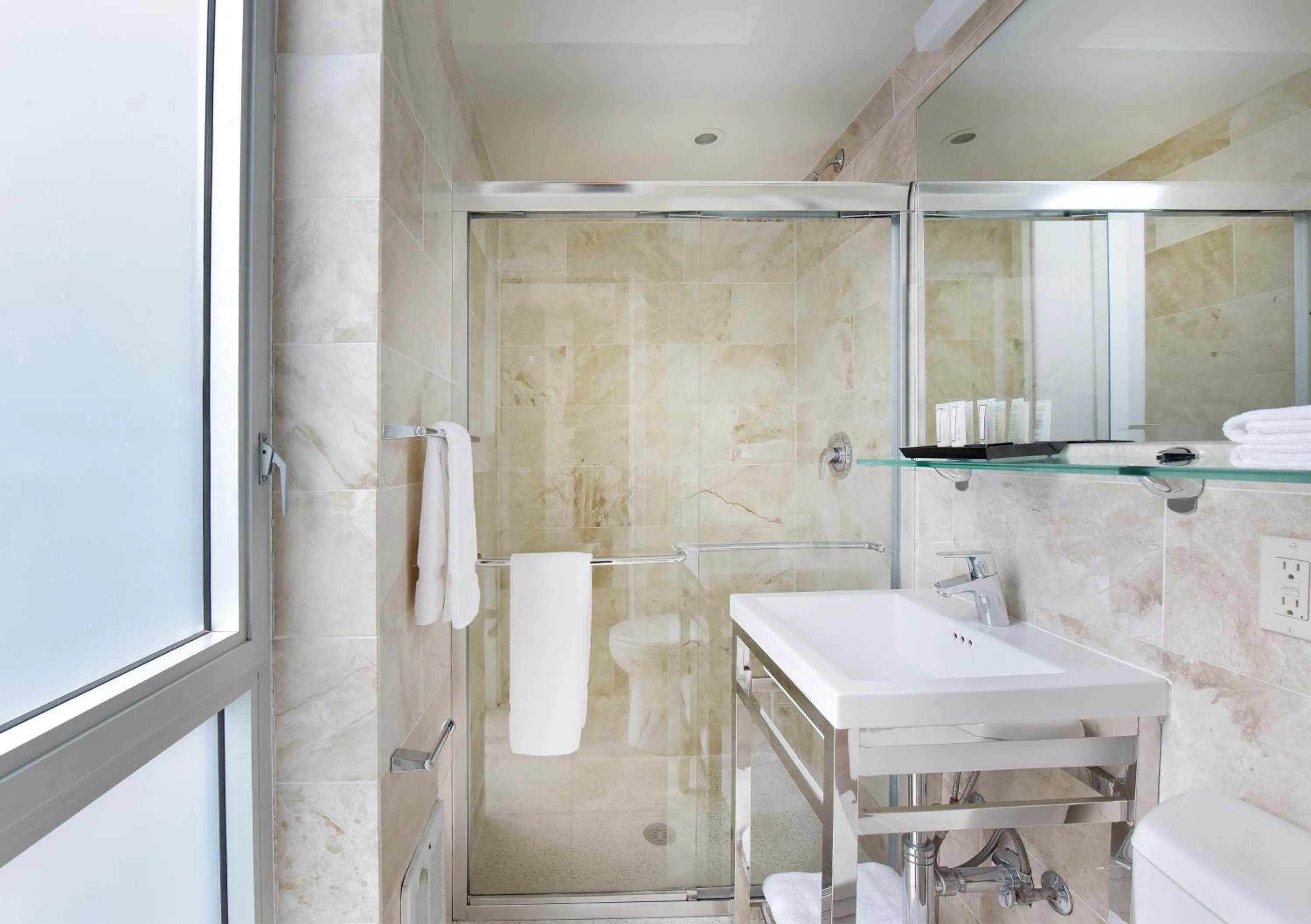 Shower in Hotel 32 32