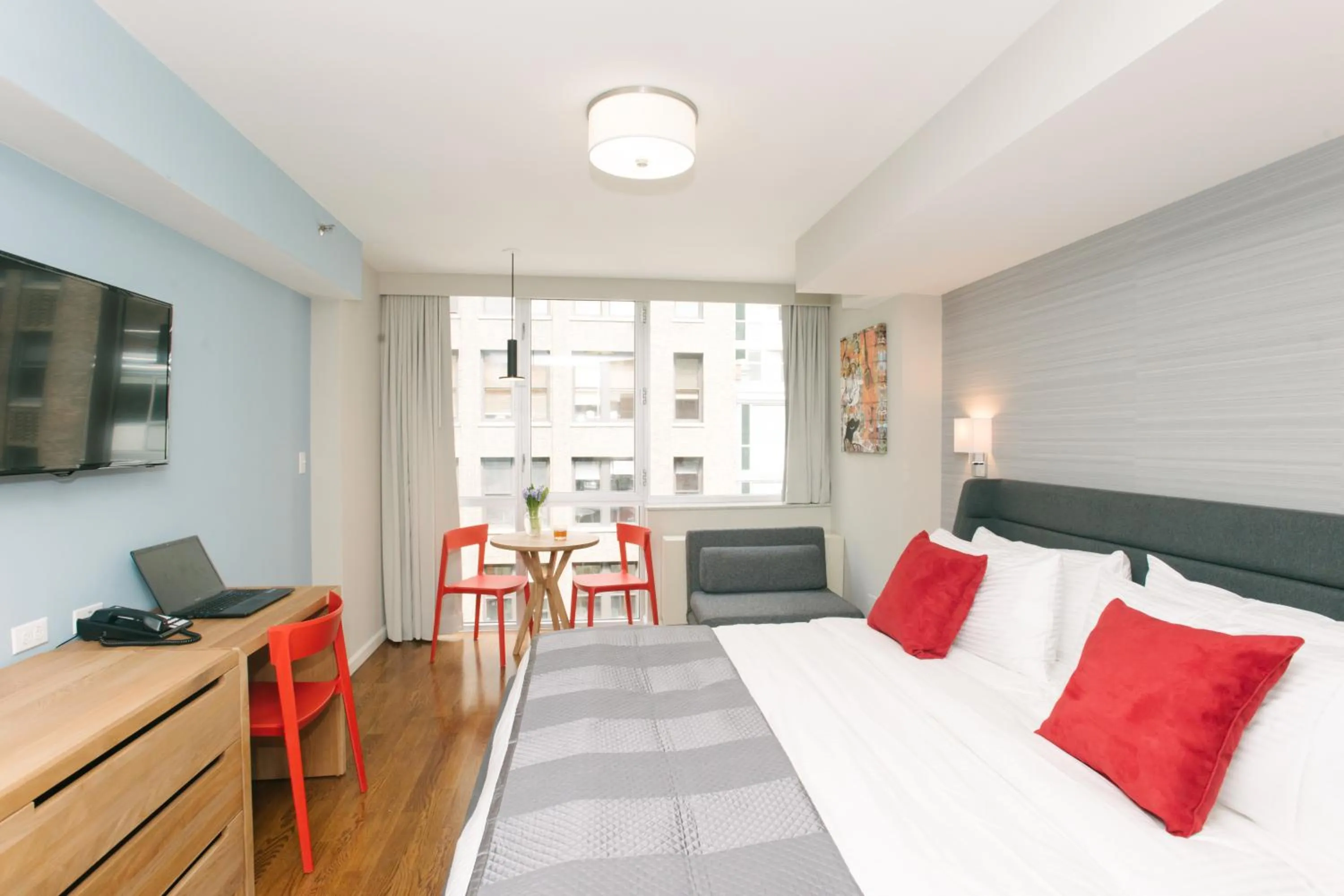 Bedroom, Bed in Hotel 32 32