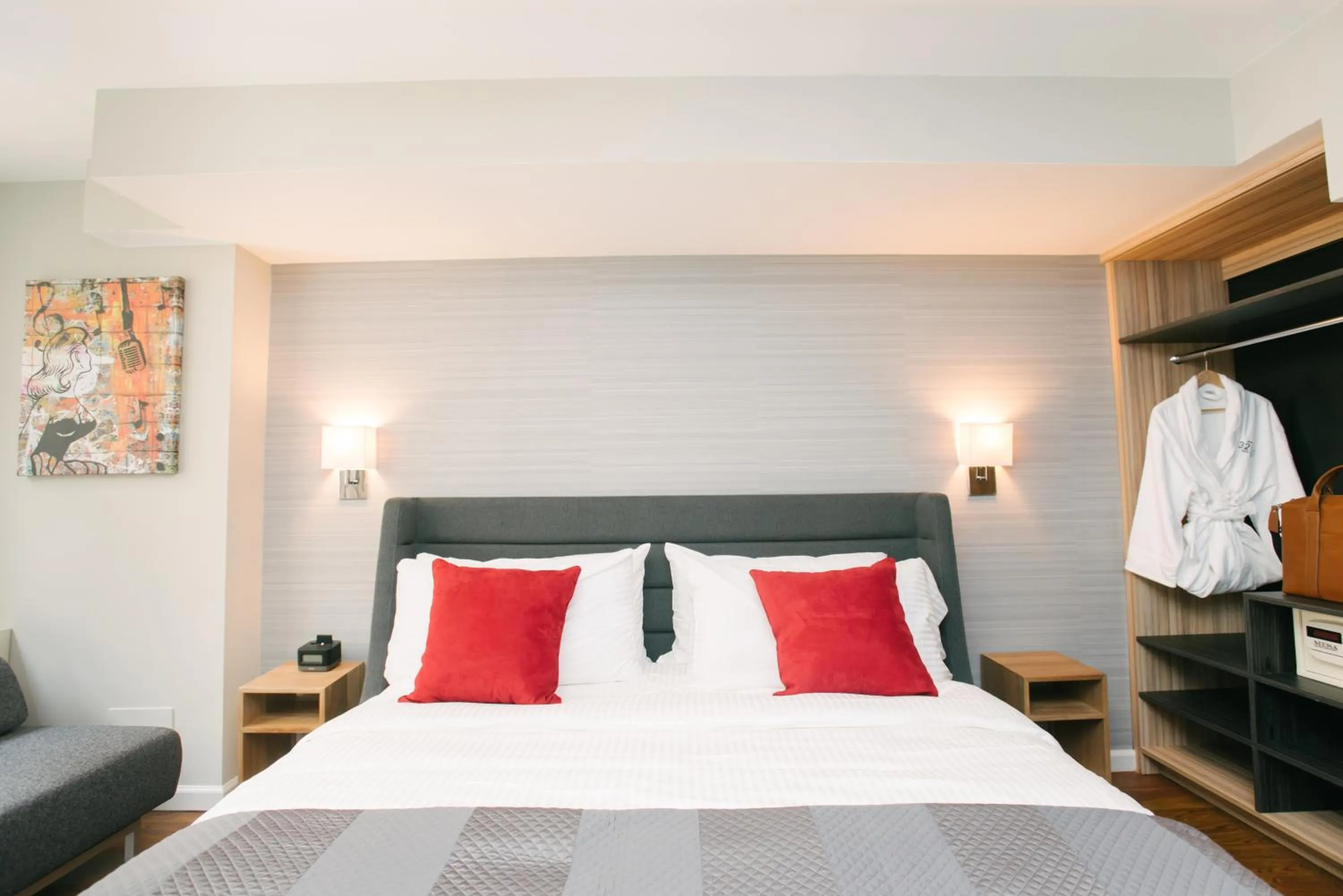 Bedroom, Bed in Hotel 32 32