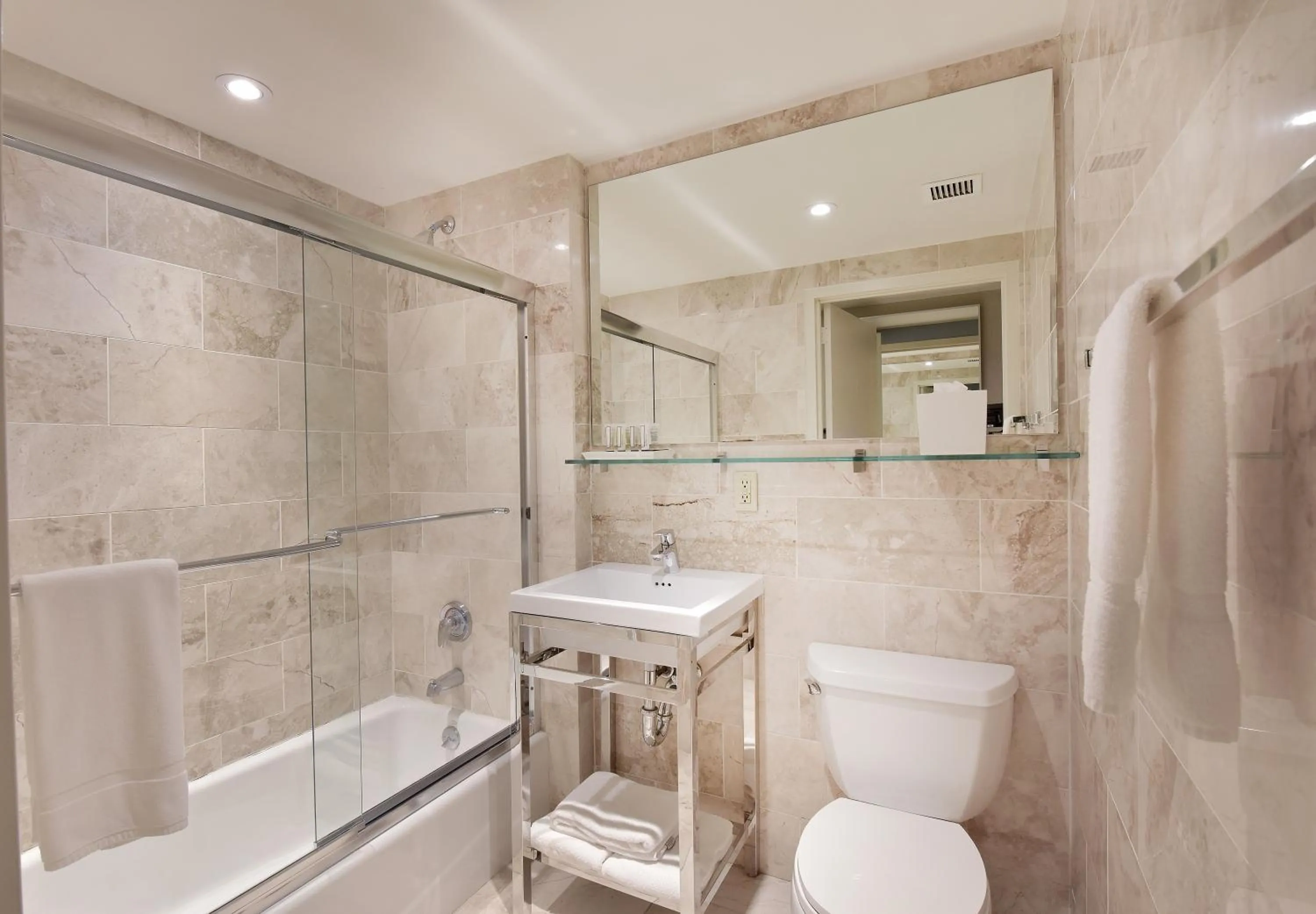 Shower in Hotel 32 32