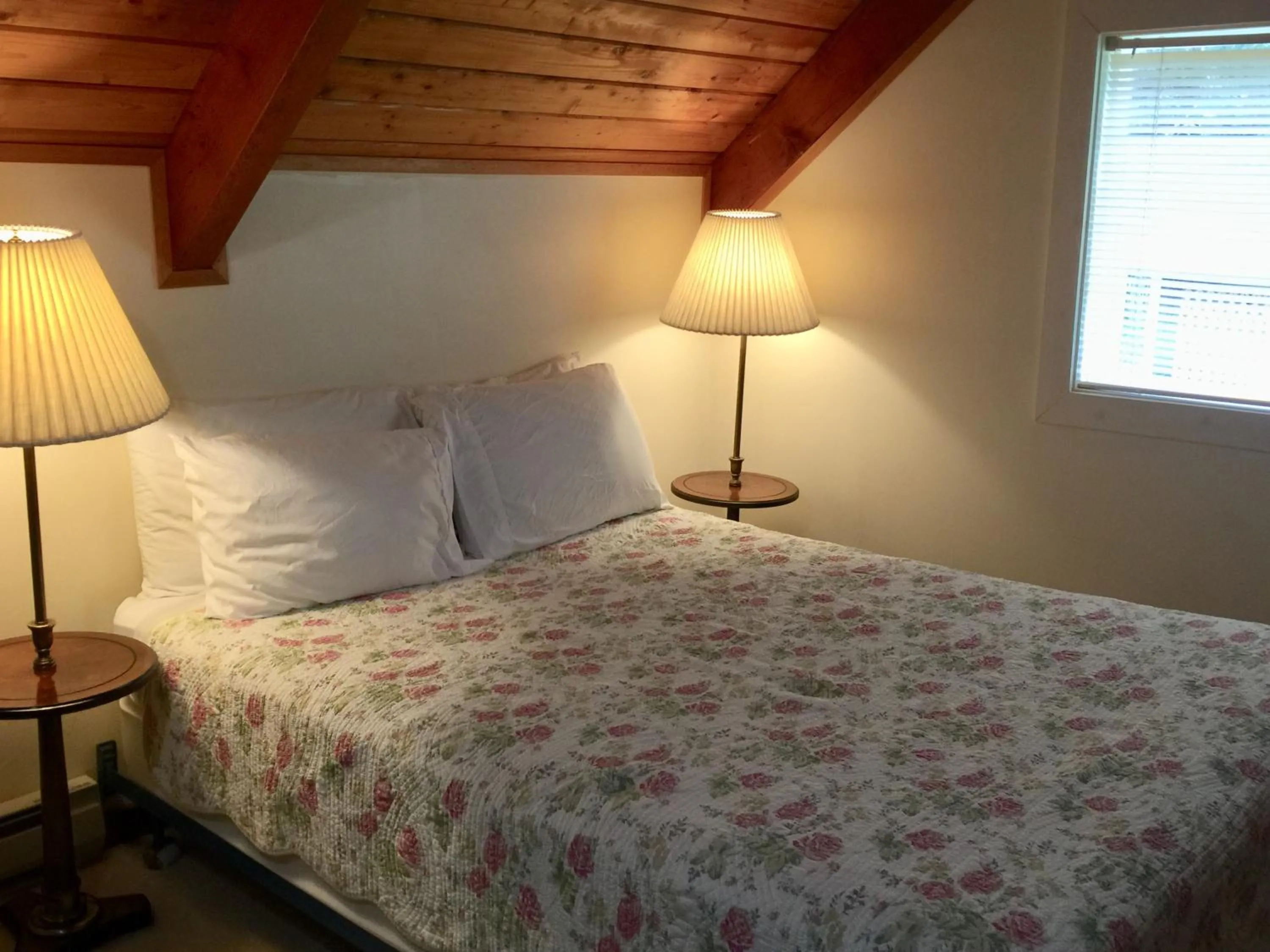 Bed in Alexander's Lodge