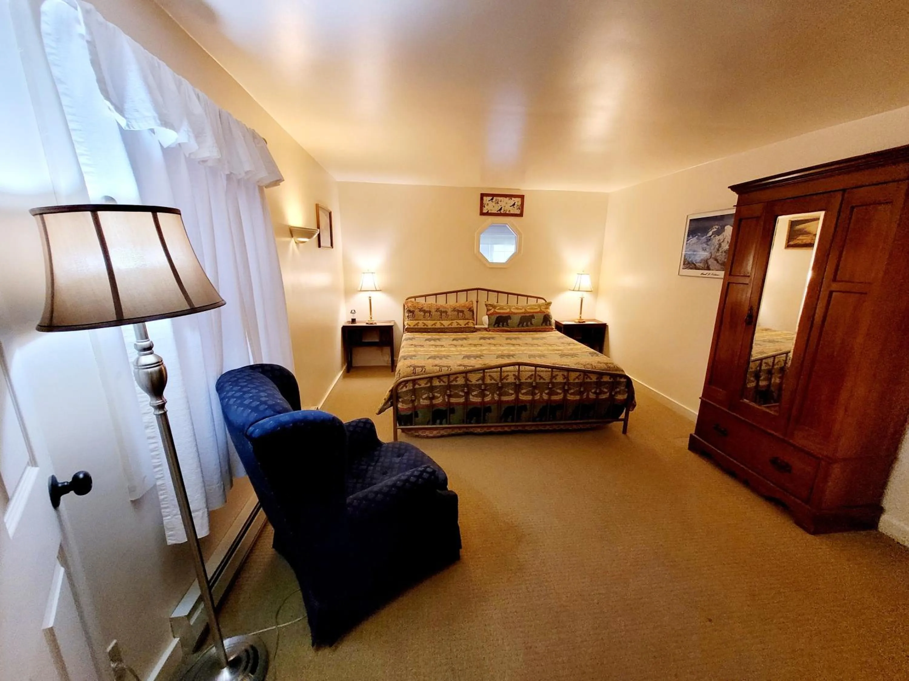 Bed in Alexander's Lodge