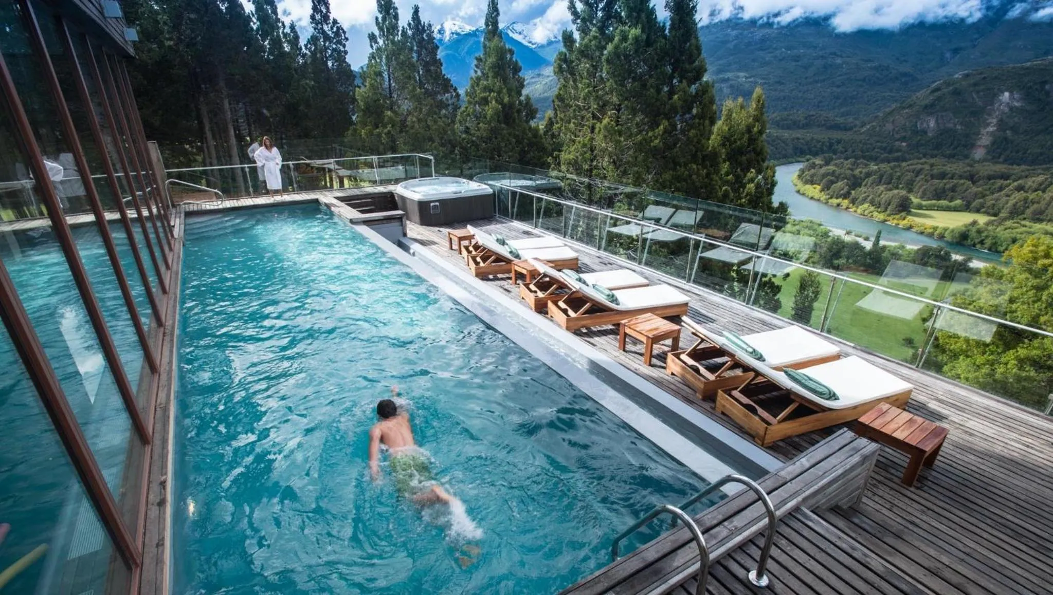 Pool view in Uman Lodge Patagonia Chile