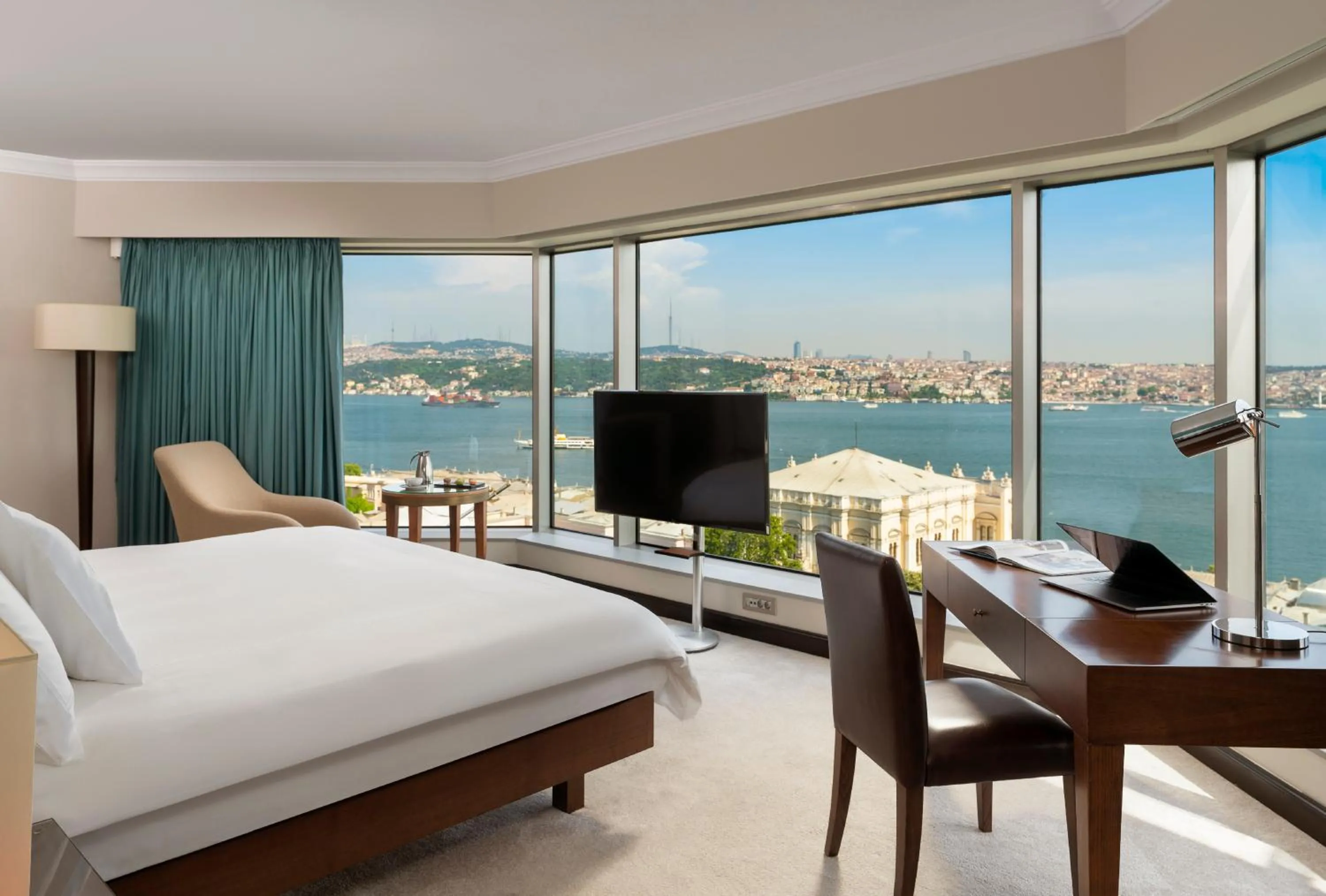 Photo of the whole room, Bed in Swissotel The Bosphorus Istanbul