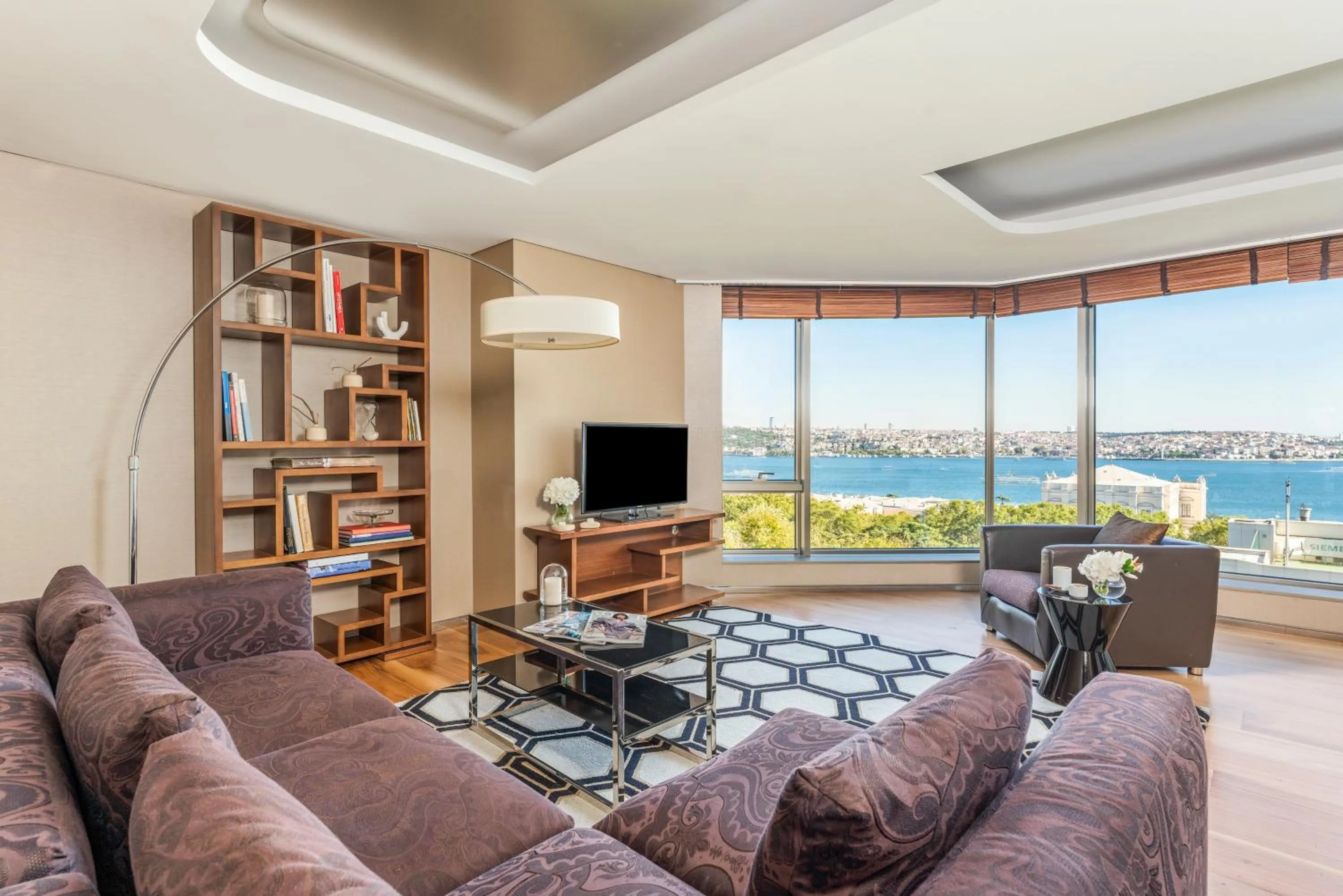 Communal lounge/ TV room in Swissotel The Bosphorus Istanbul