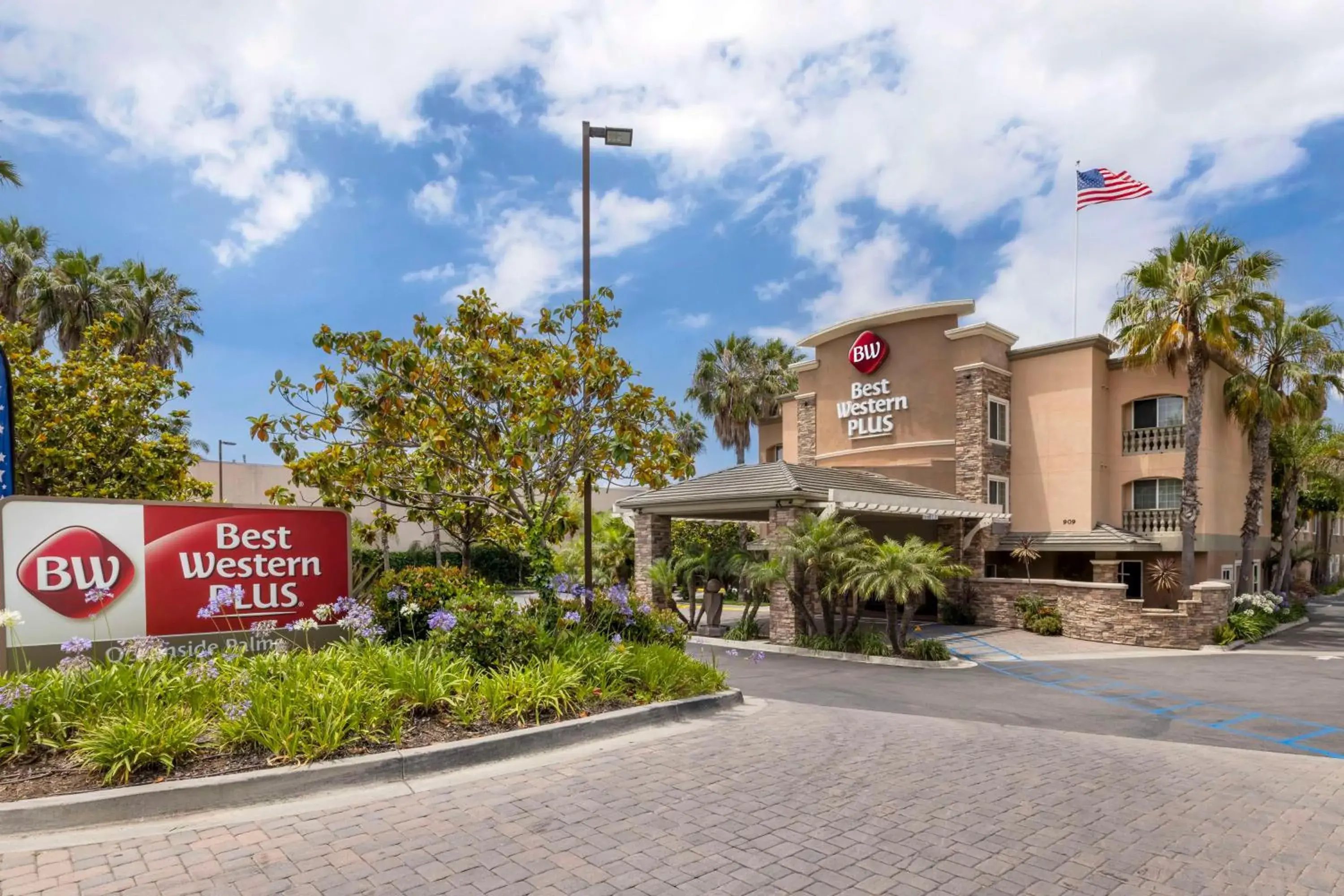 Property building in Best Western Plus Oceanside Palms Property building in Best Western Plus Oceanside Palms