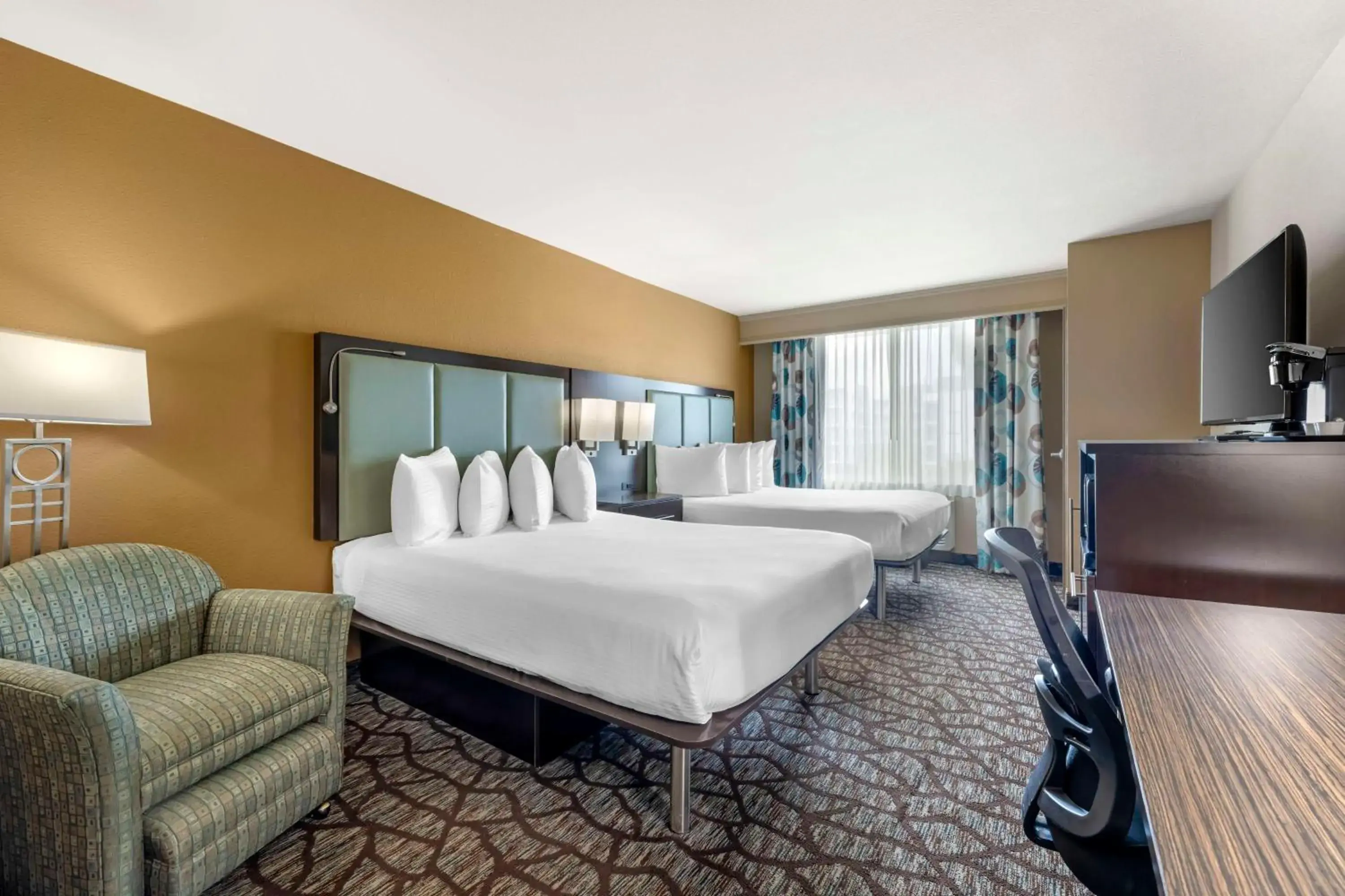 Bedroom, Bed in Best Western Plus Oceanside Palms Bedroom, Bed in Best Western Plus Oceanside Palms