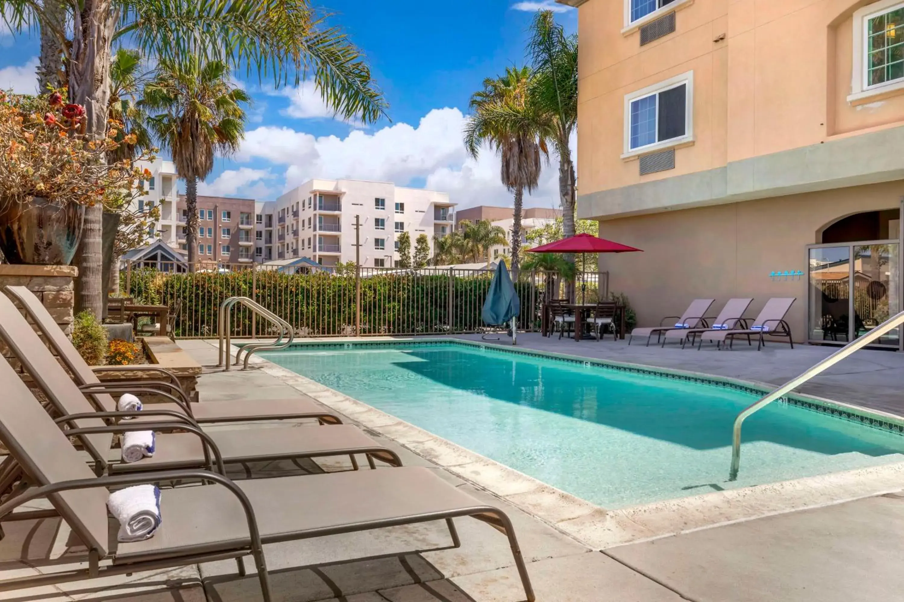 Pool view in Best Western Plus Oceanside Palms Pool view in Best Western Plus Oceanside Palms