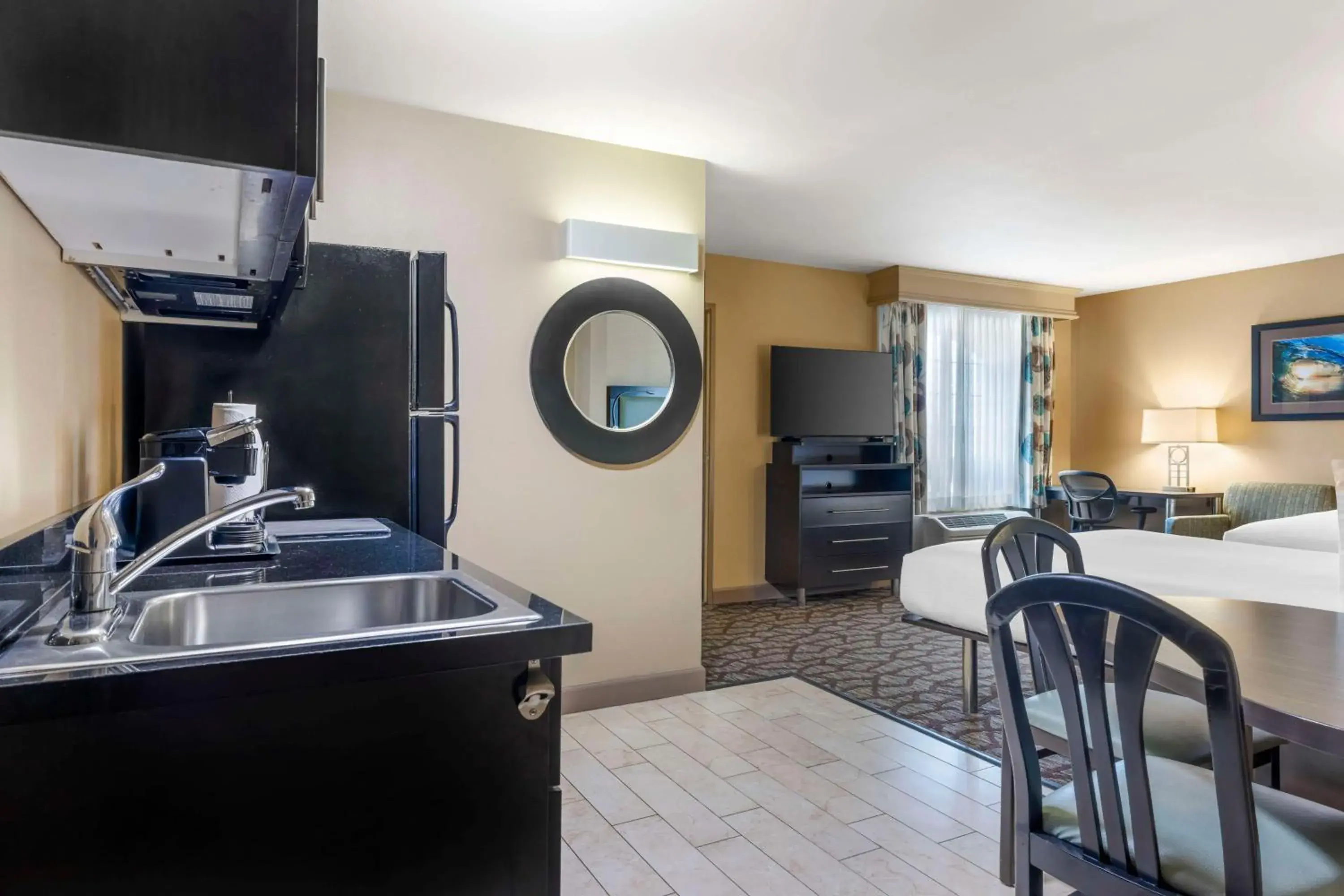 Bedroom in Best Western Plus Oceanside Palms Bedroom in Best Western Plus Oceanside Palms