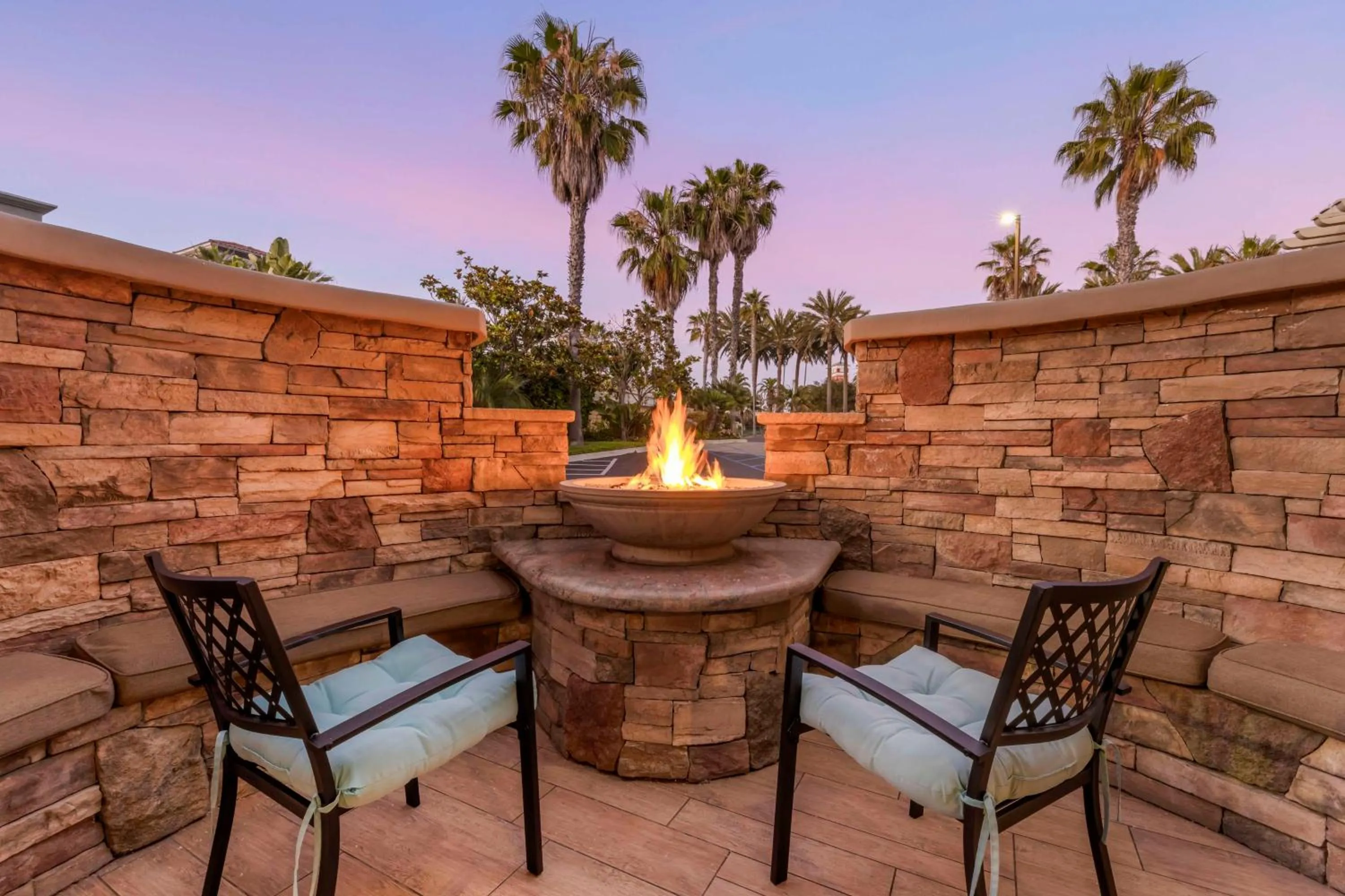 Property building in Best Western Plus Oceanside Palms