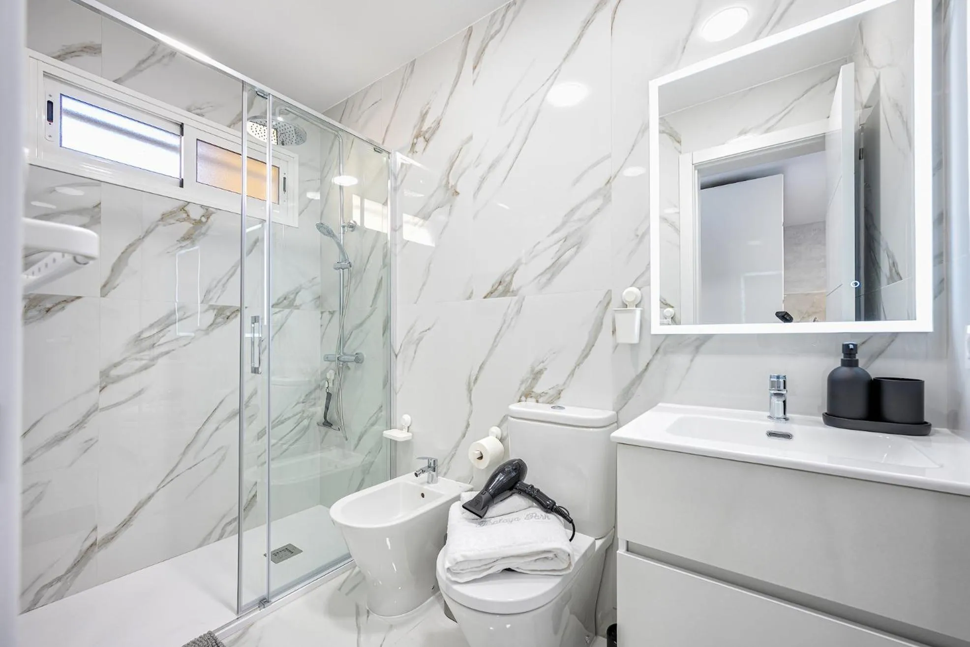 Bathroom in Tisalaya Bright Apartment
