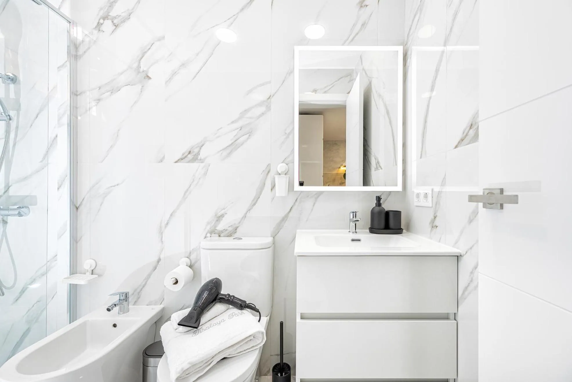 Bathroom in Tisalaya Bright Apartment