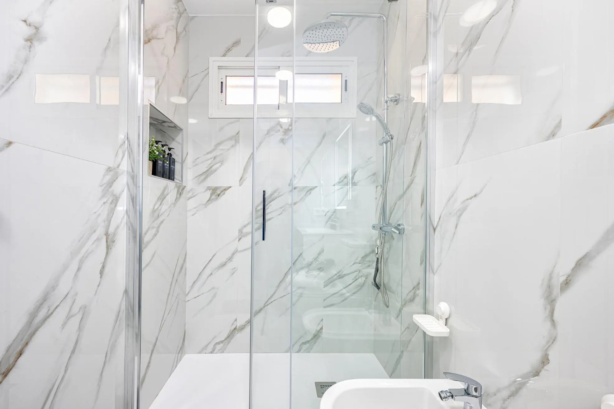 Bathroom in Tisalaya Bright Apartment