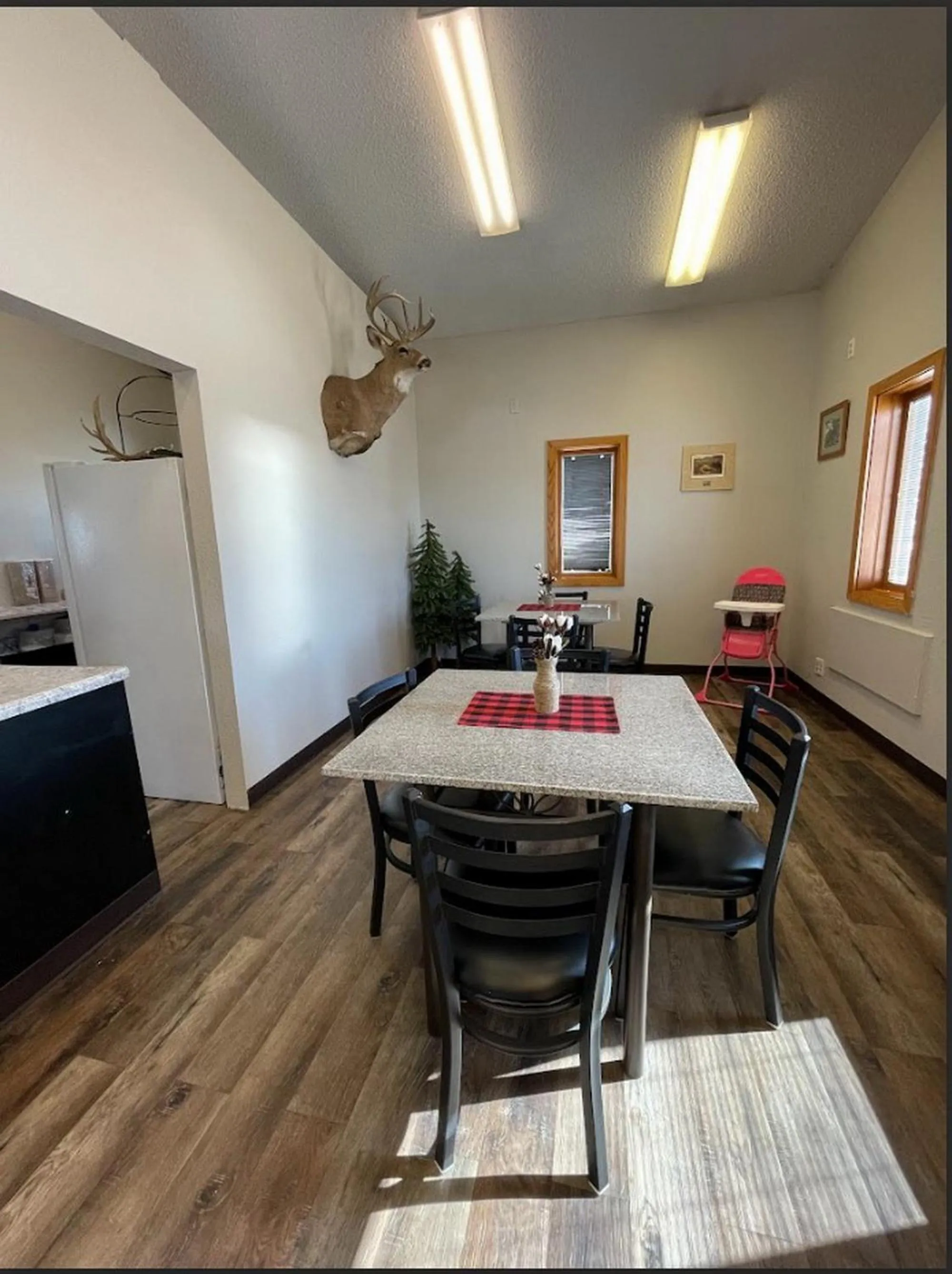 Dining area in Glendive Lodge