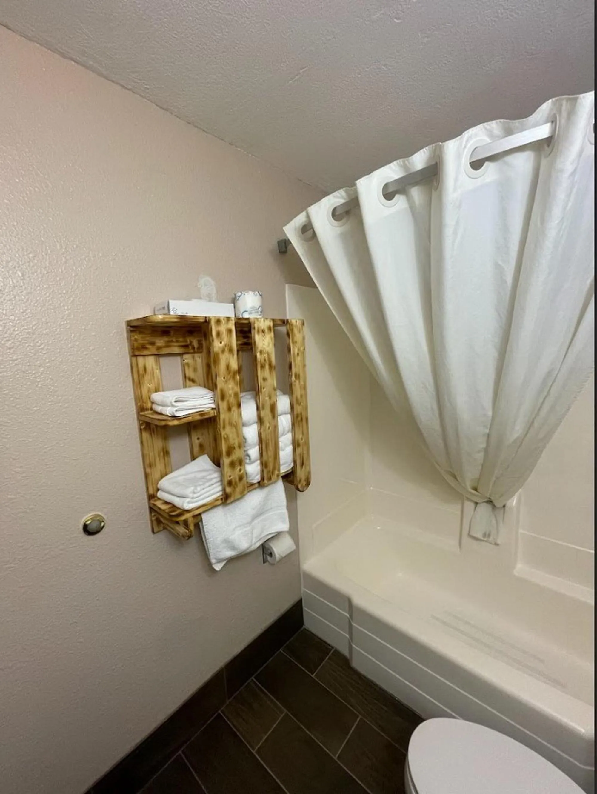 Bathroom in Glendive Lodge