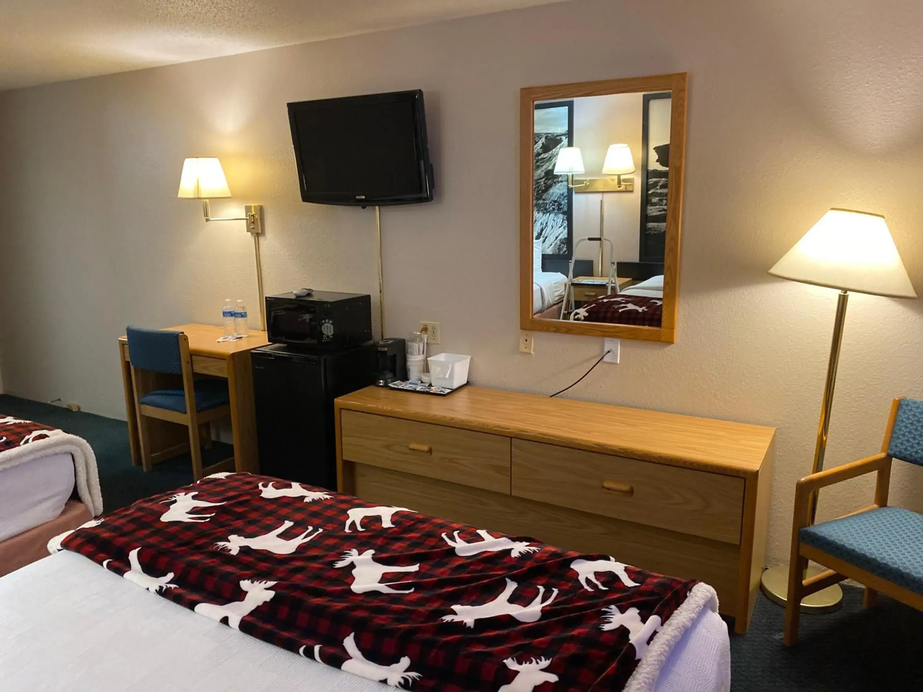 TV and multimedia, Bed in Glendive Lodge TV and multimedia, Bed in Glendive Lodge