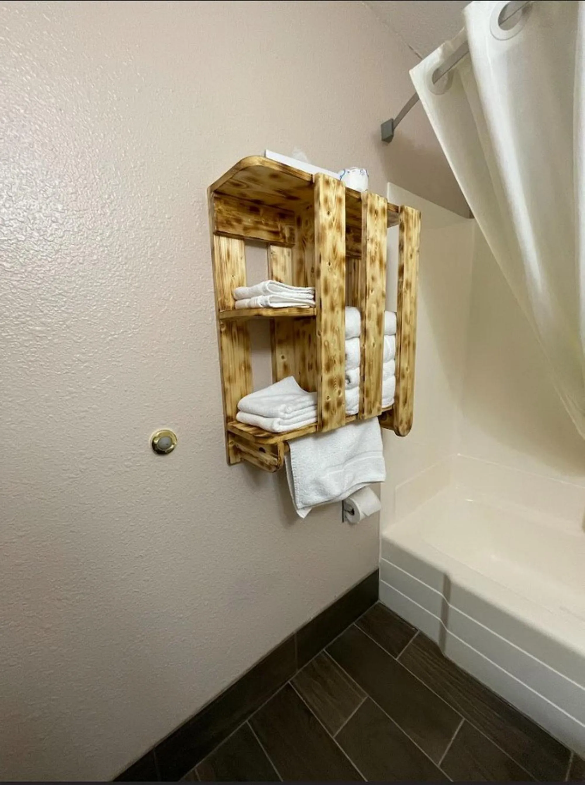 towels in Glendive Lodge