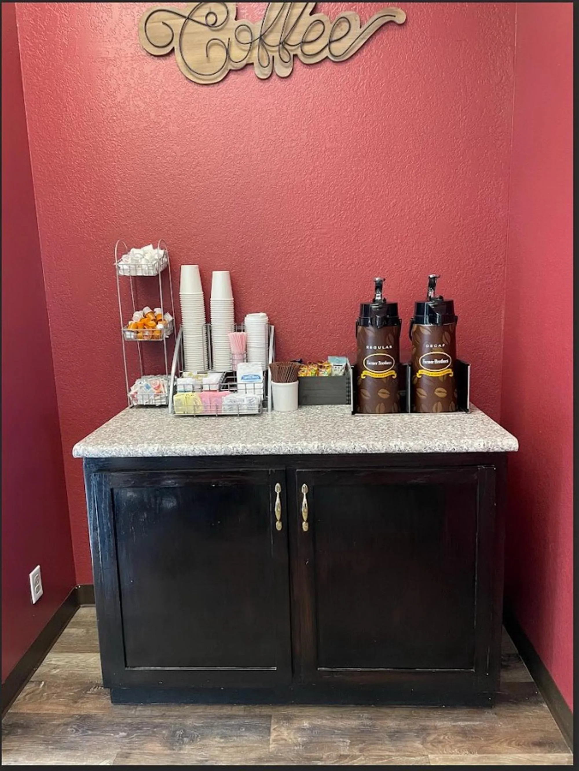 Coffee/tea facilities in Glendive Lodge