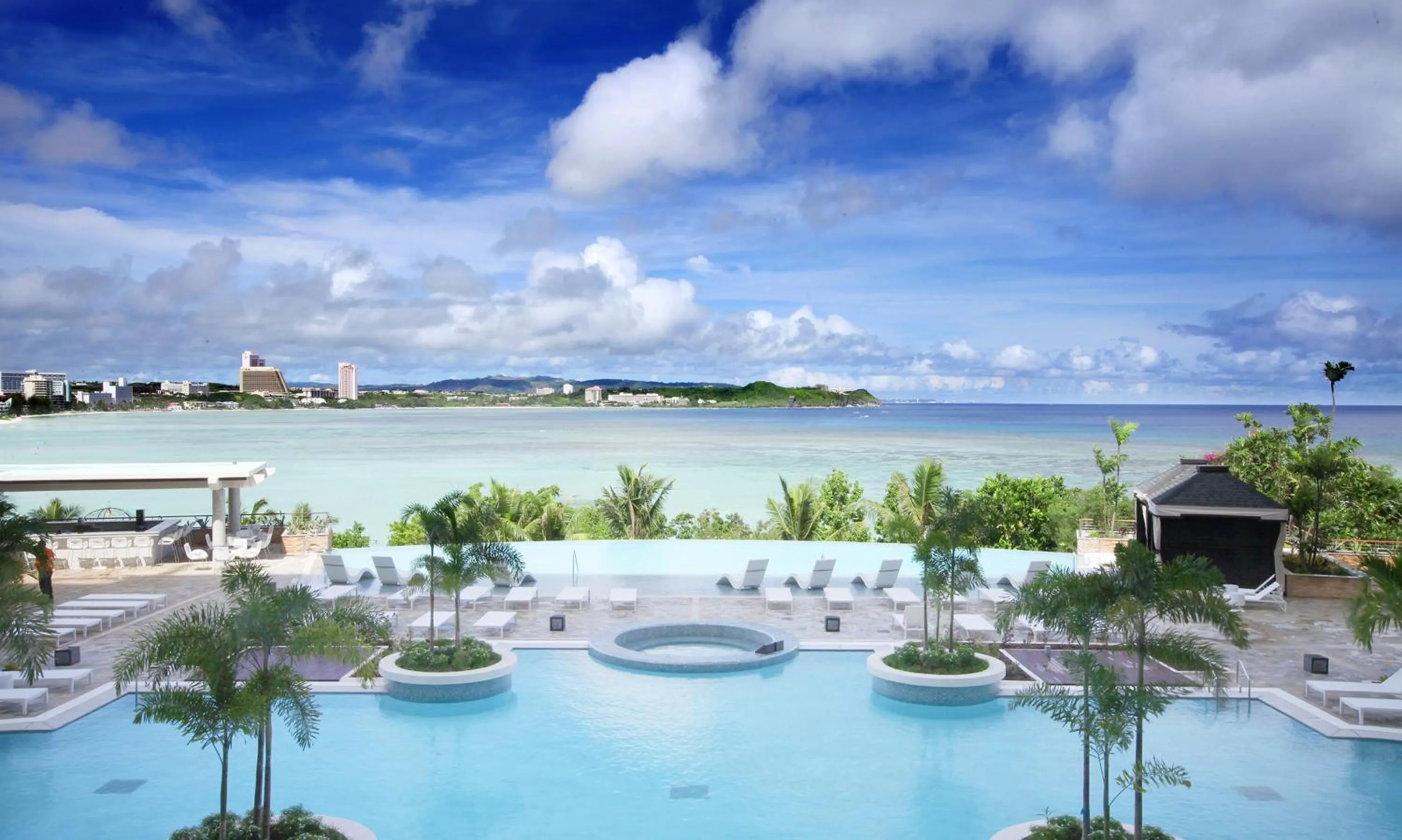 Swimming pool in Lotte Hotel Guam