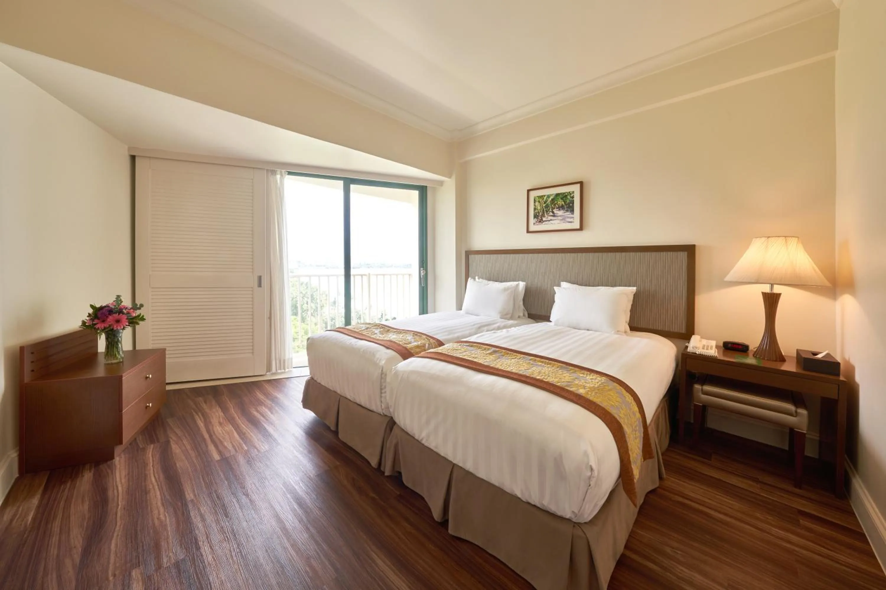 Bedroom, Bed in Lotte Hotel Guam