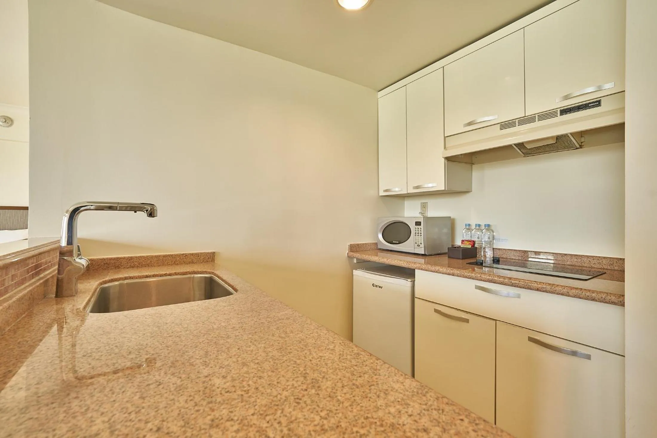 Kitchen or kitchenette in Lotte Hotel Guam