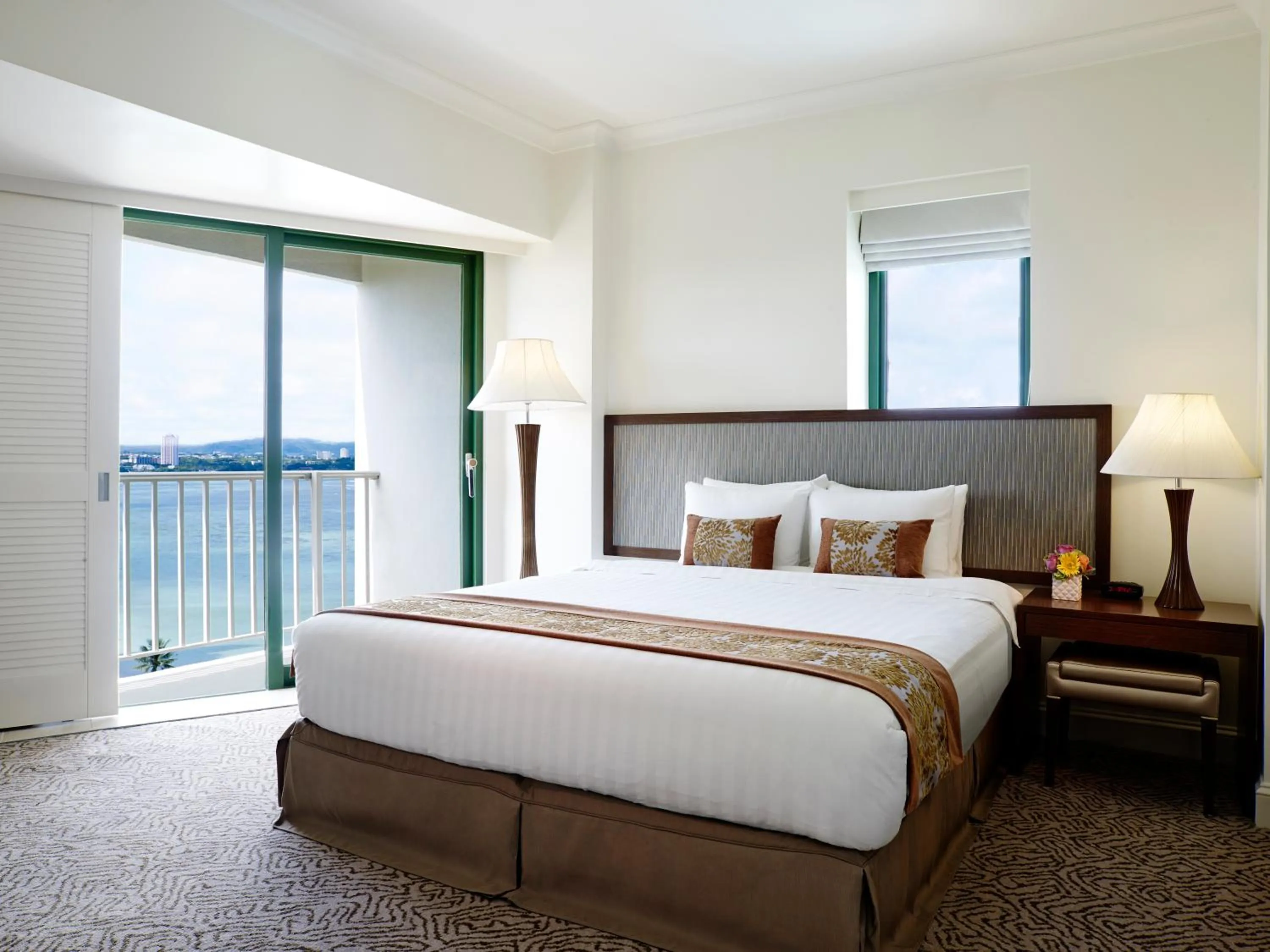 Bedroom, Bed in Lotte Hotel Guam