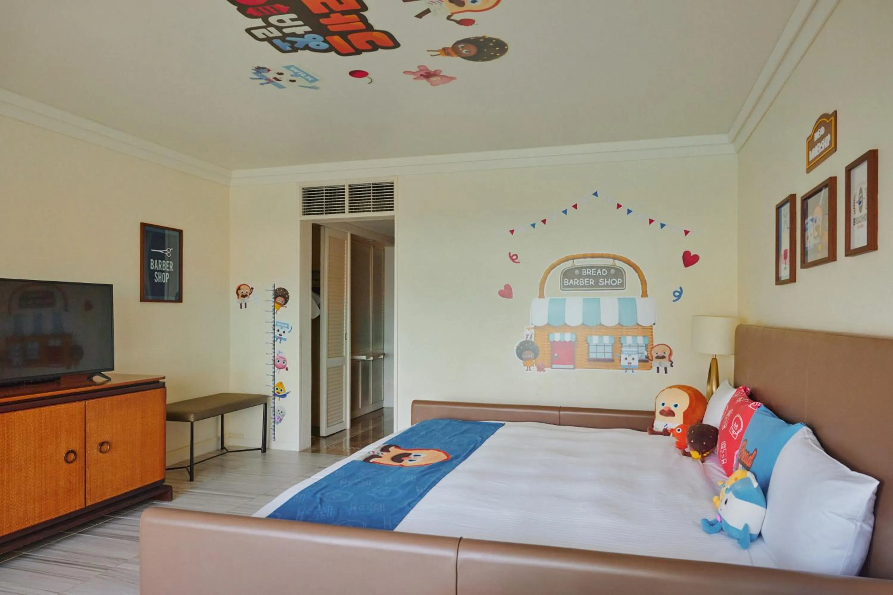 Bedroom, Bed in Lotte Hotel Guam