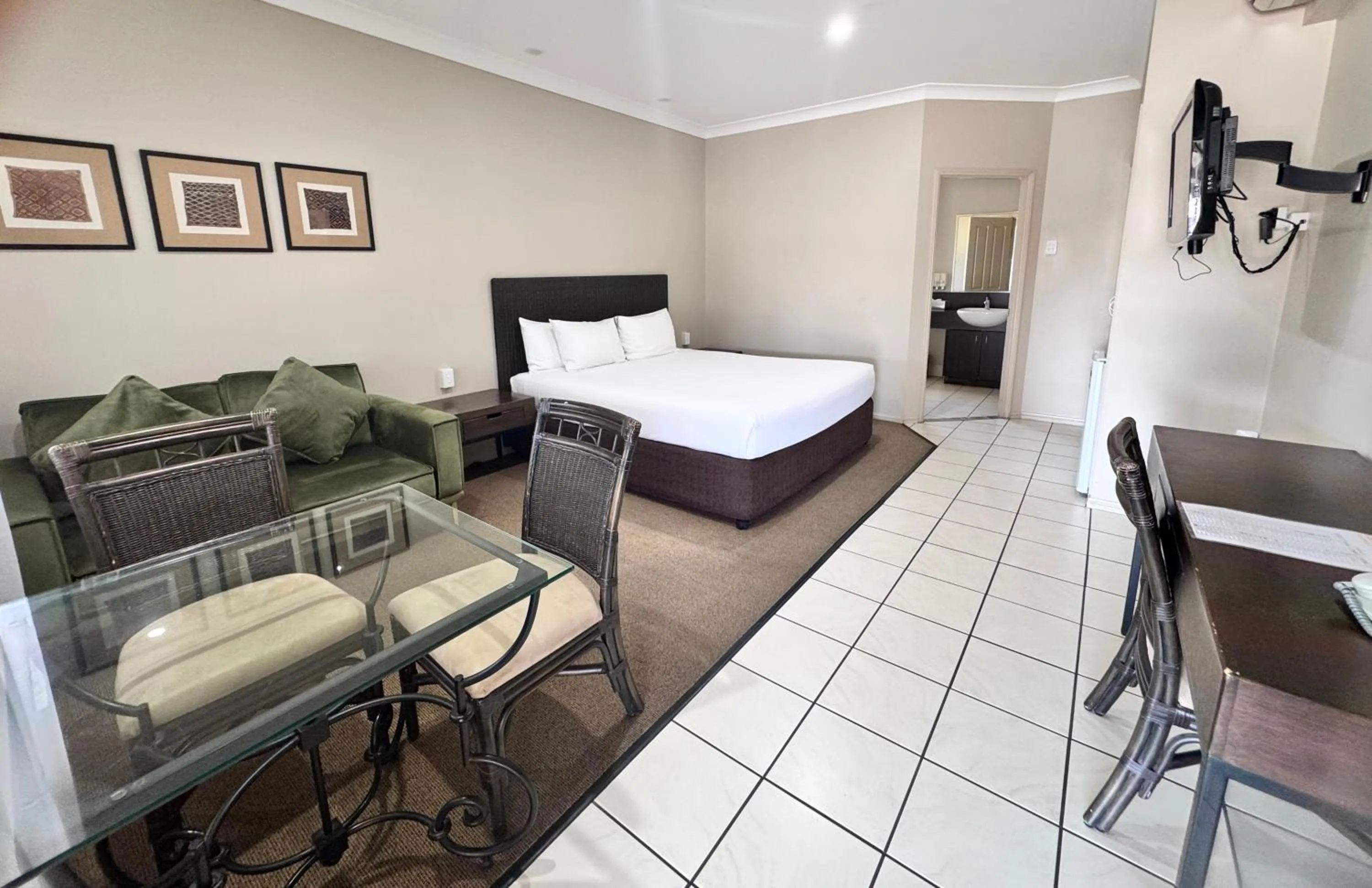 View (from property/room), Bed in Best Western Bungil Creek Motel