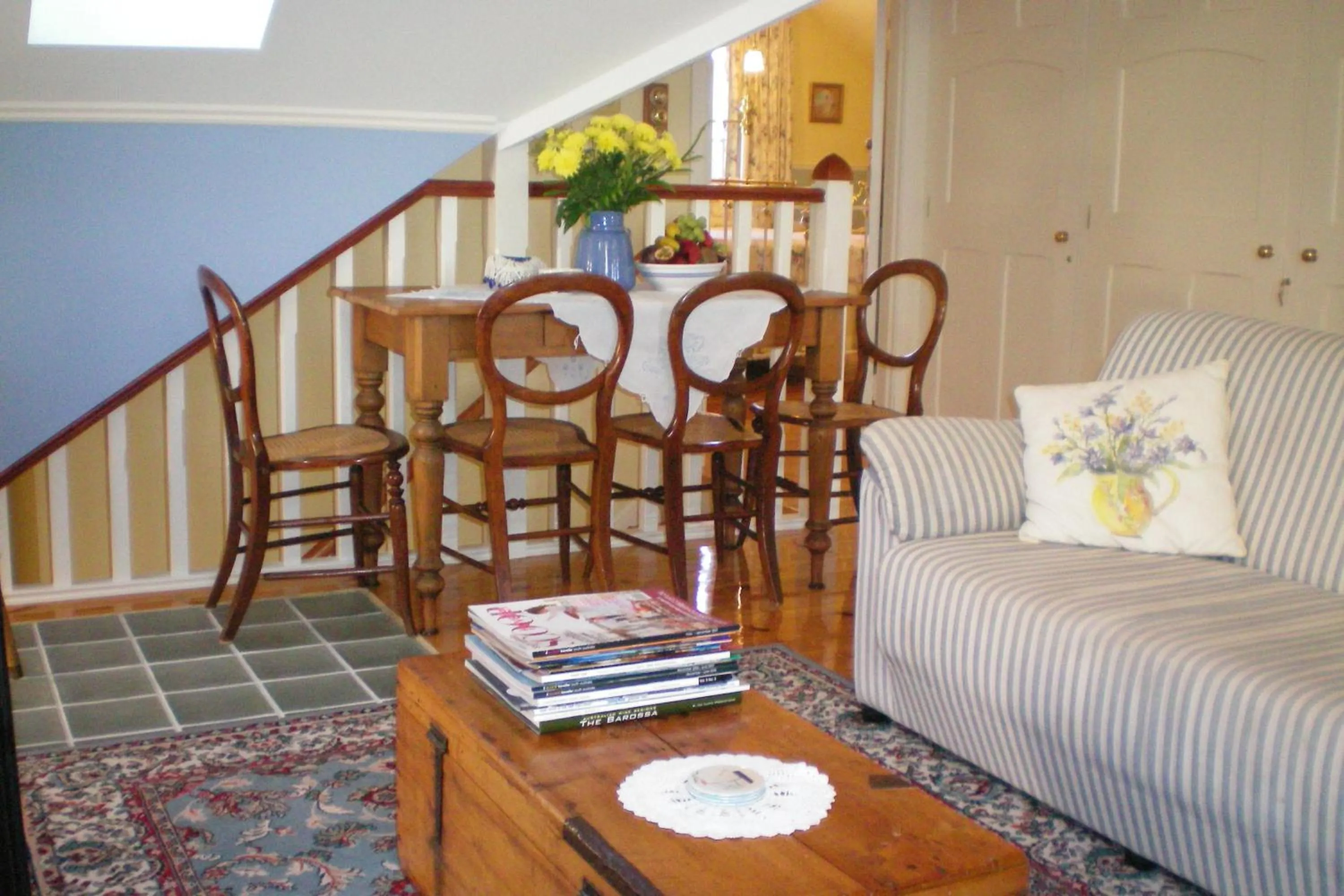 Living room in Water Bay Villa Bed & Breakfast