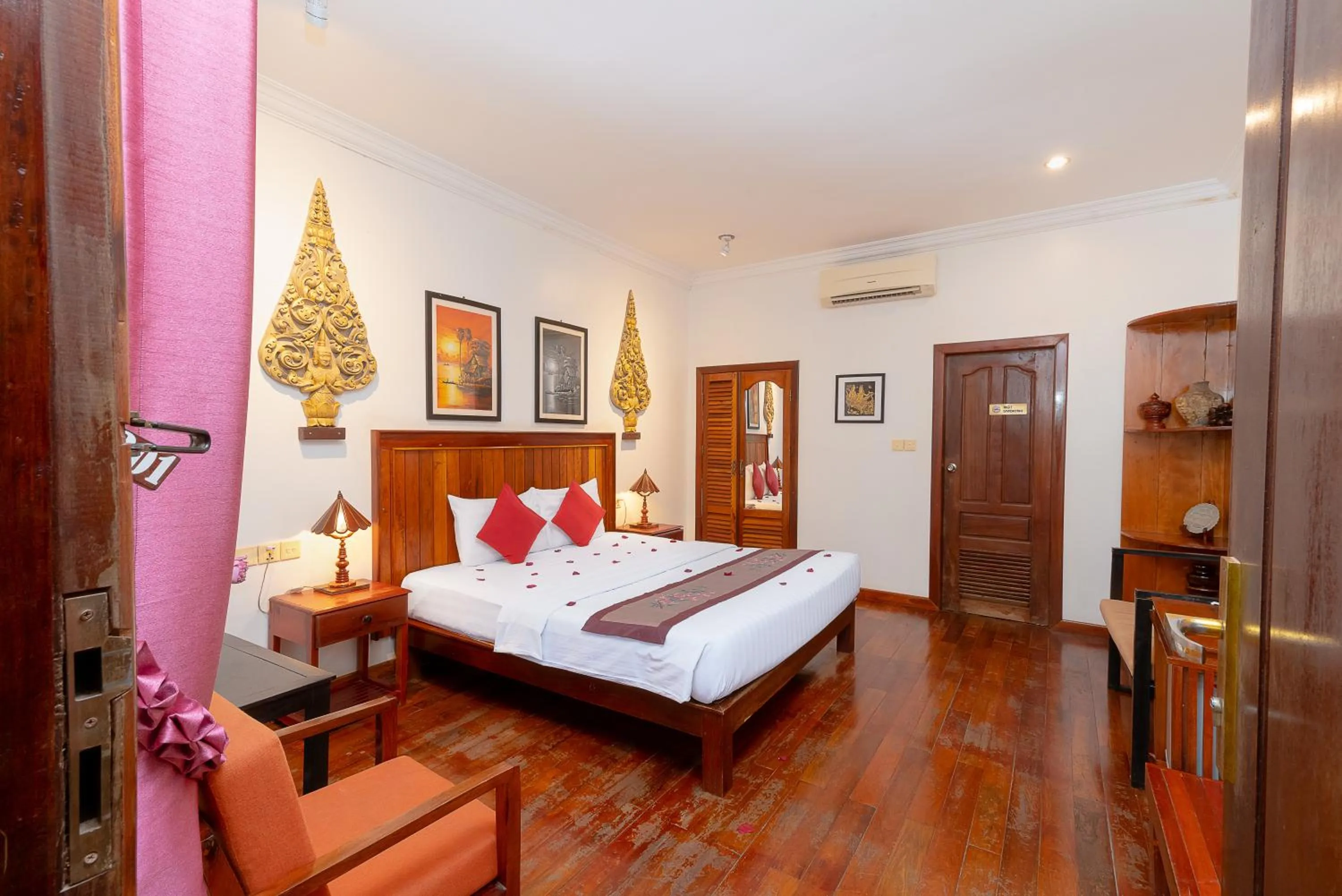 Bed in Asanak D'Angkor Boutique Hotel