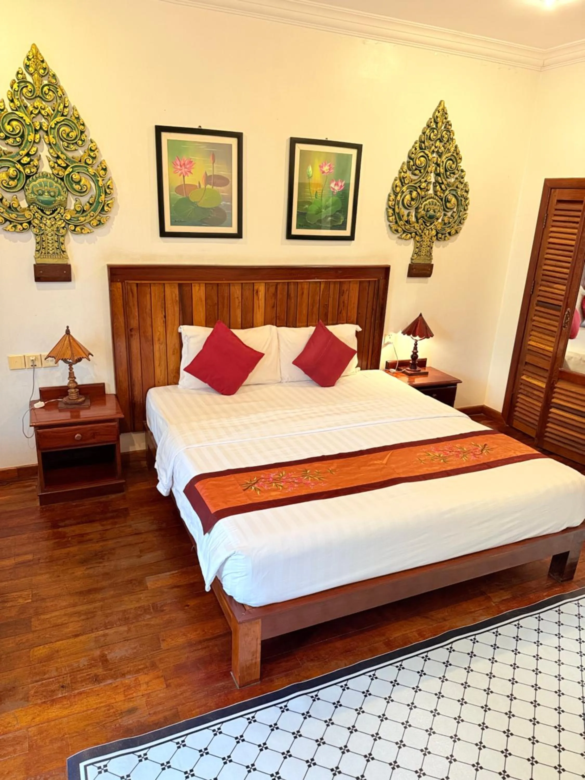 Bed in Asanak D'Angkor Boutique Hotel