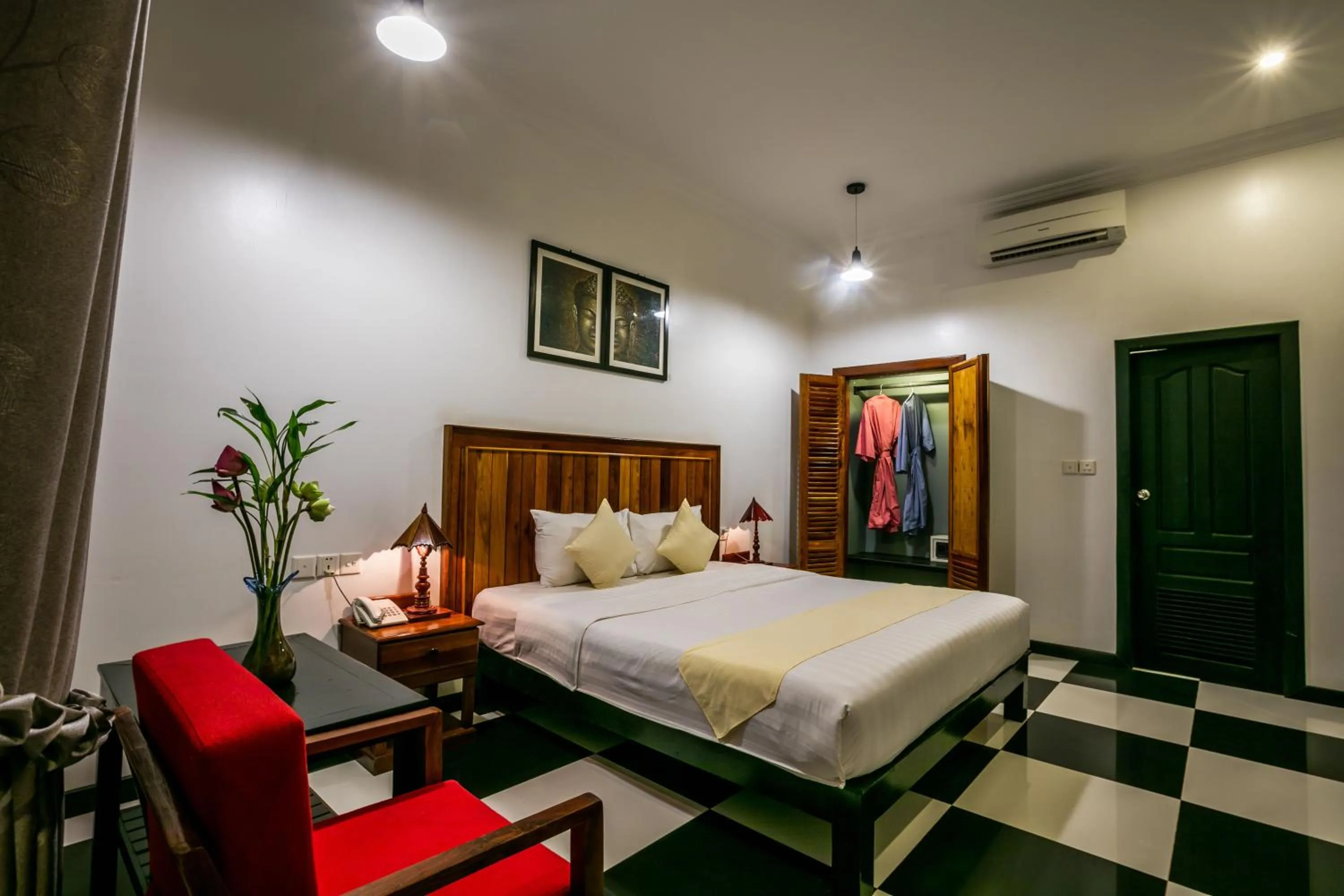 Pool view, Bed in Asanak D'Angkor Boutique Hotel