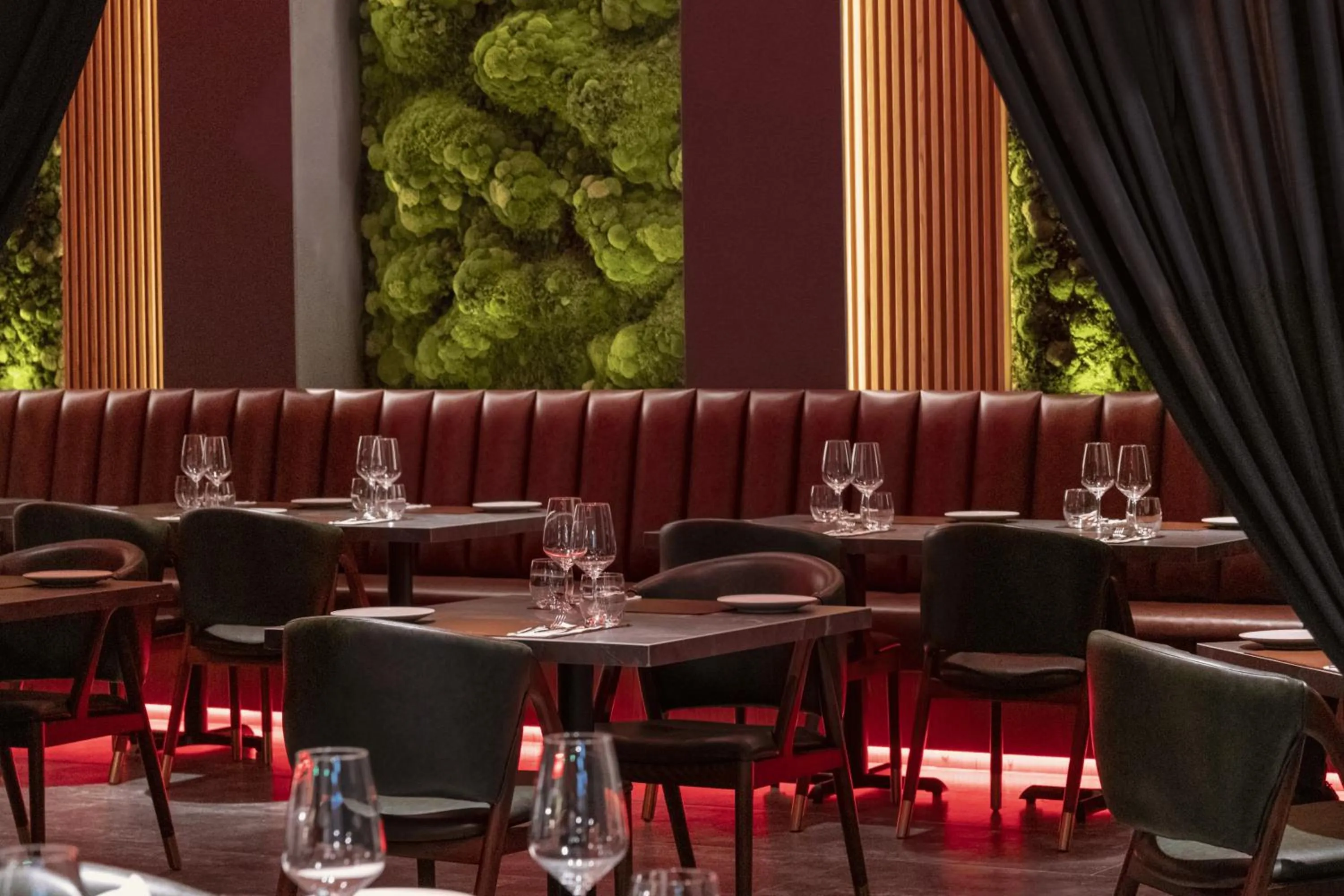 Restaurant/places to eat in M Resort & Hotel Kuala Lumpur