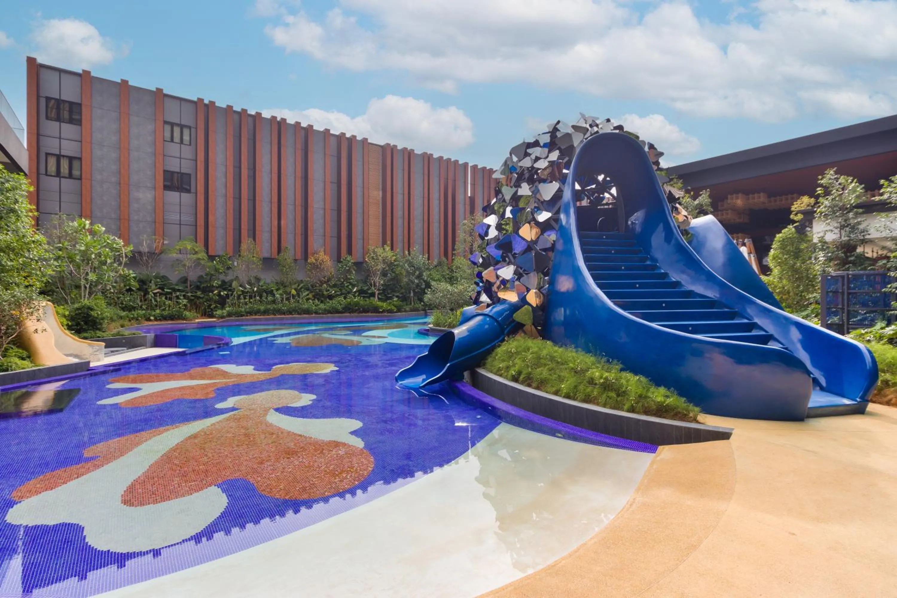 Swimming pool in M Resort & Hotel Kuala Lumpur