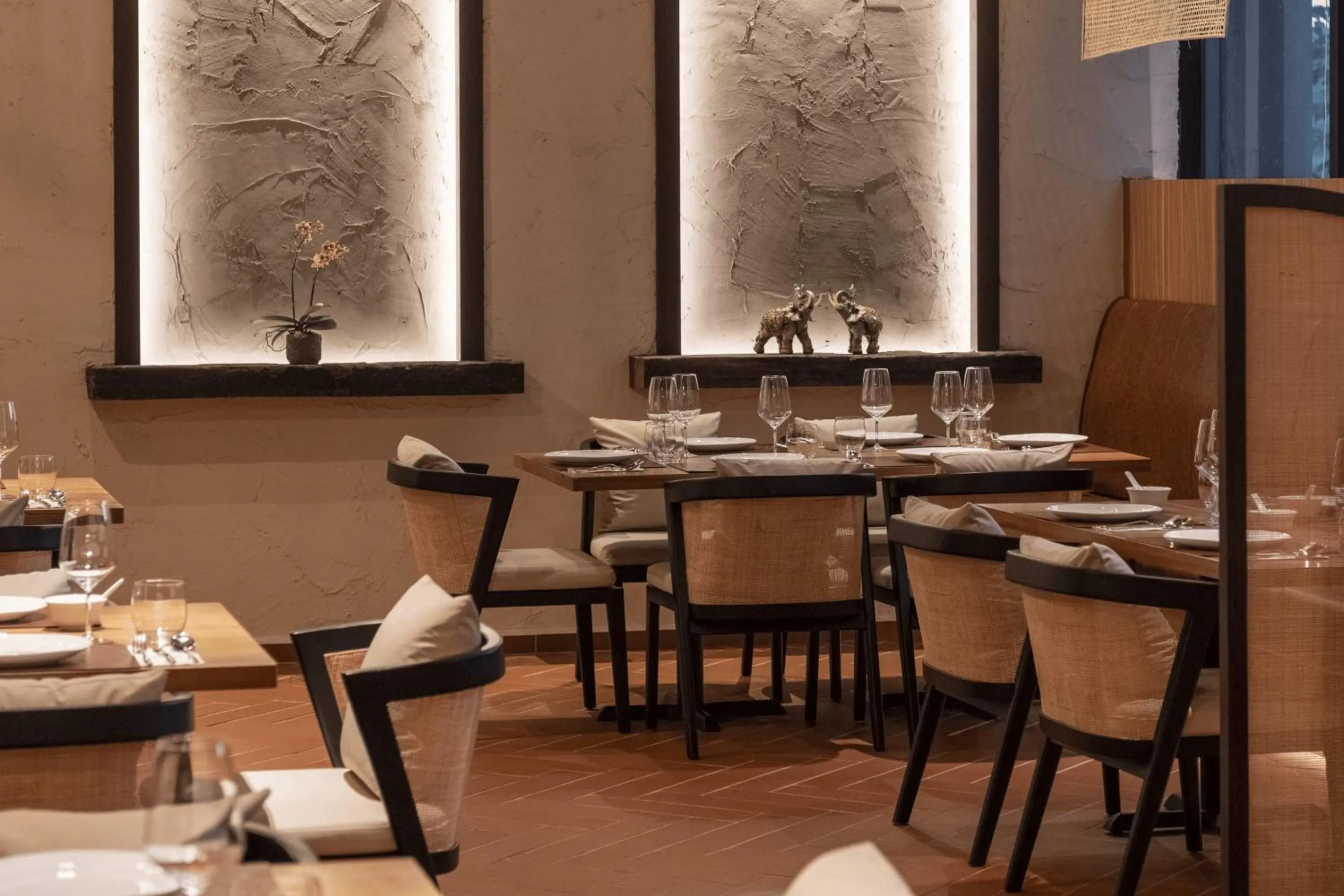 Restaurant/places to eat in M Resort & Hotel Kuala Lumpur