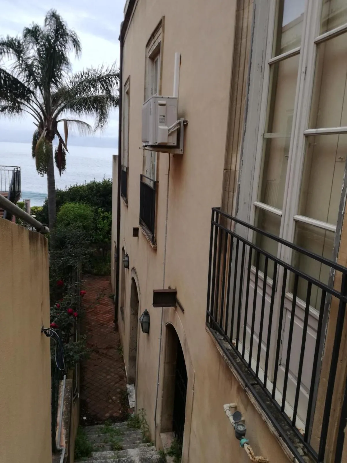 Property building in Maison Canopée