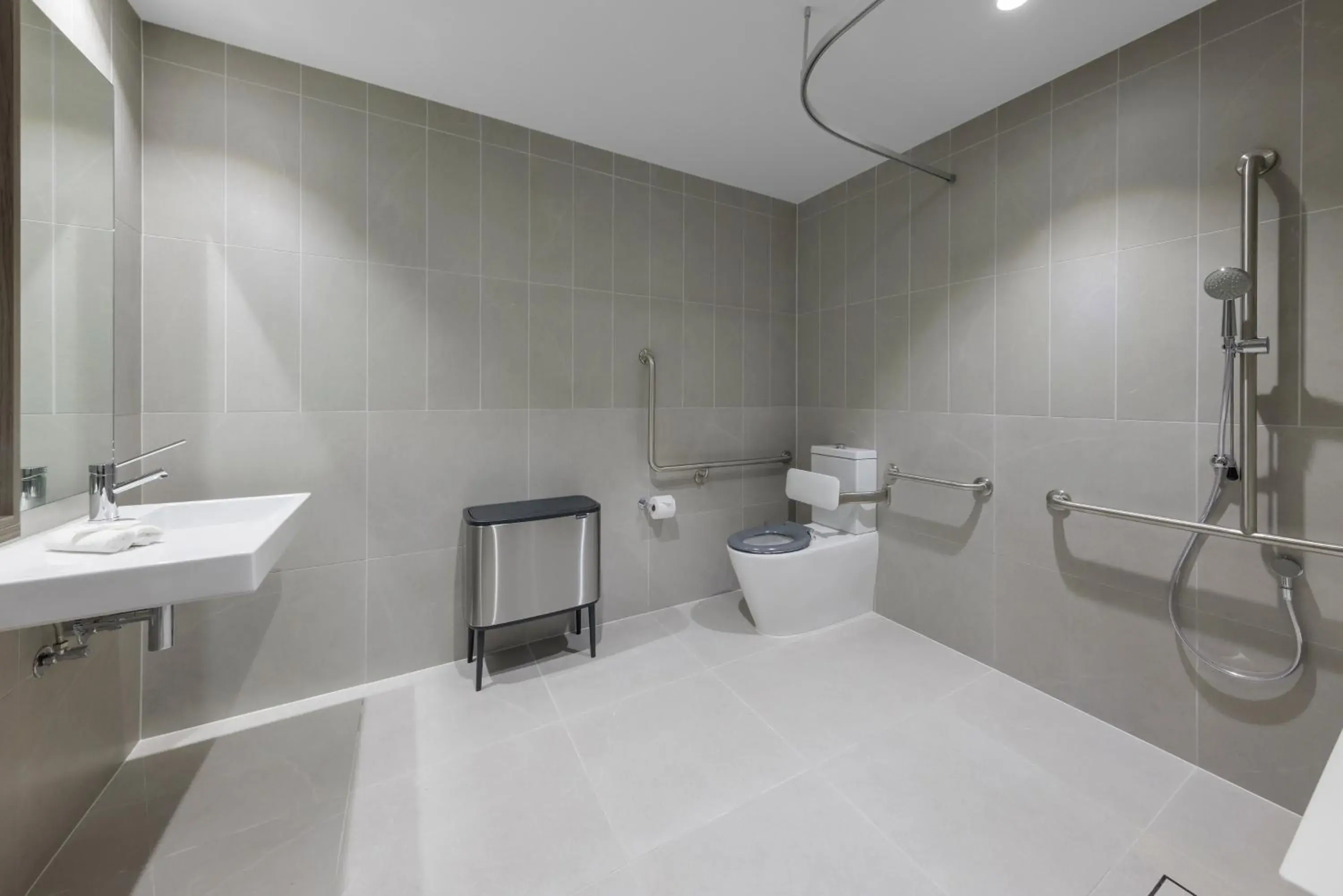 One-Bedroom Apartment Accessible in Quest Watergardens One-Bedroom Apartment Accessible in Quest Watergardens