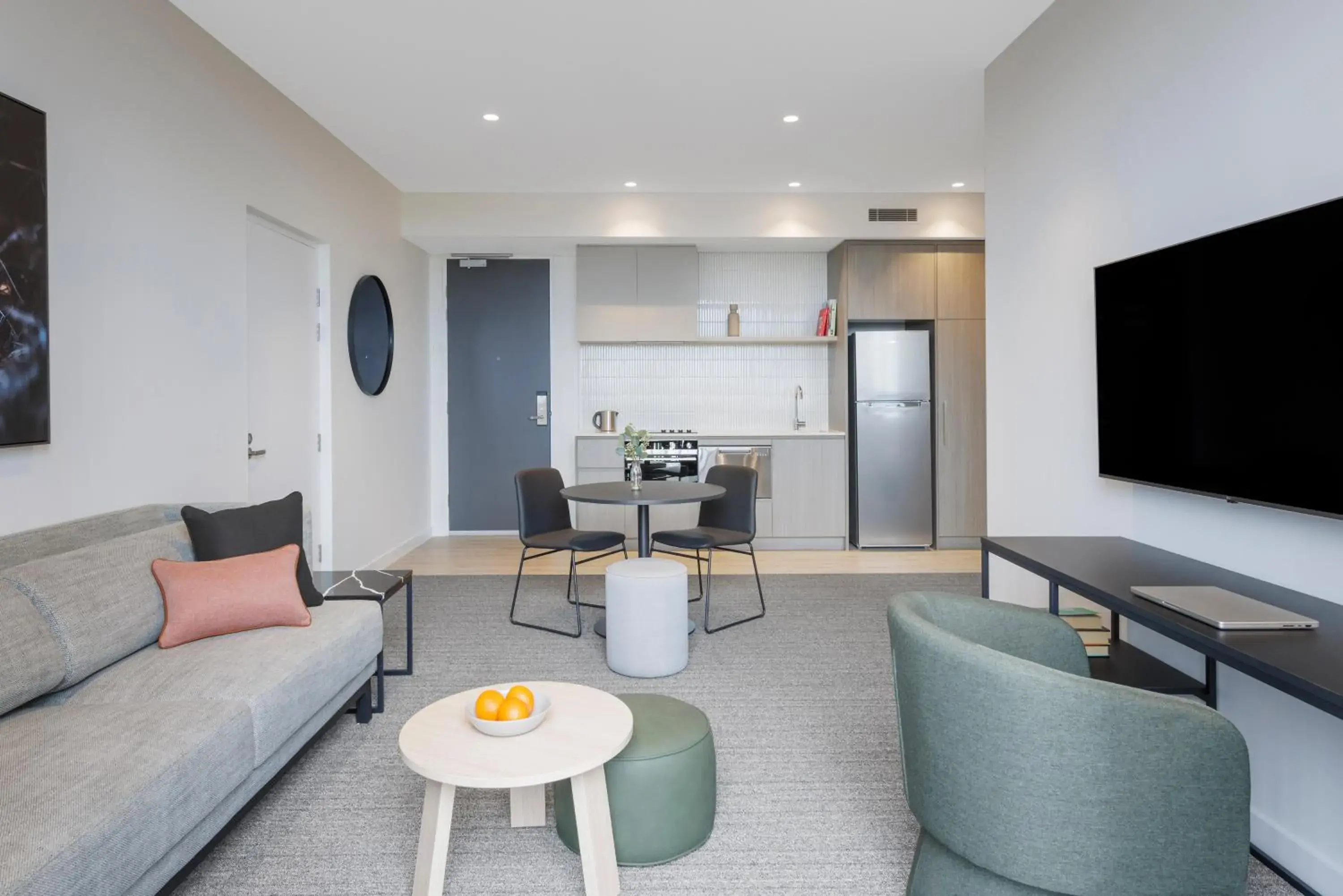 One-Bedroom Apartment in Quest Watergardens One-Bedroom Apartment in Quest Watergardens