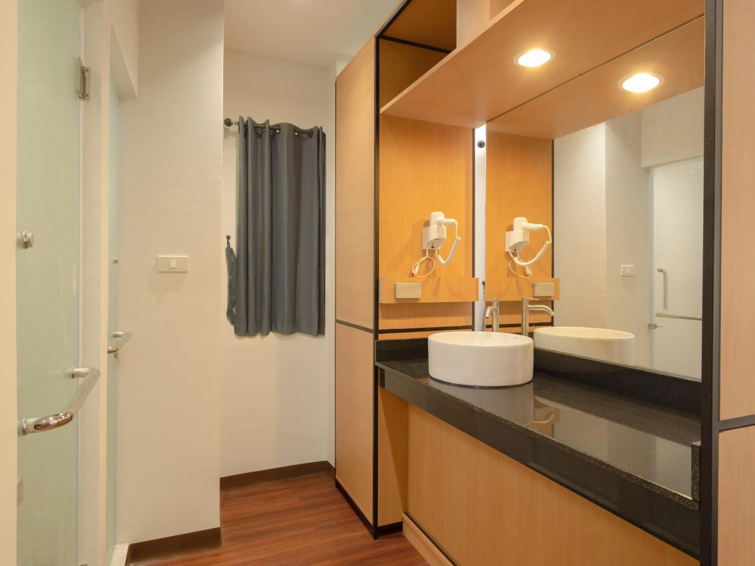 Bathroom in Watergate City