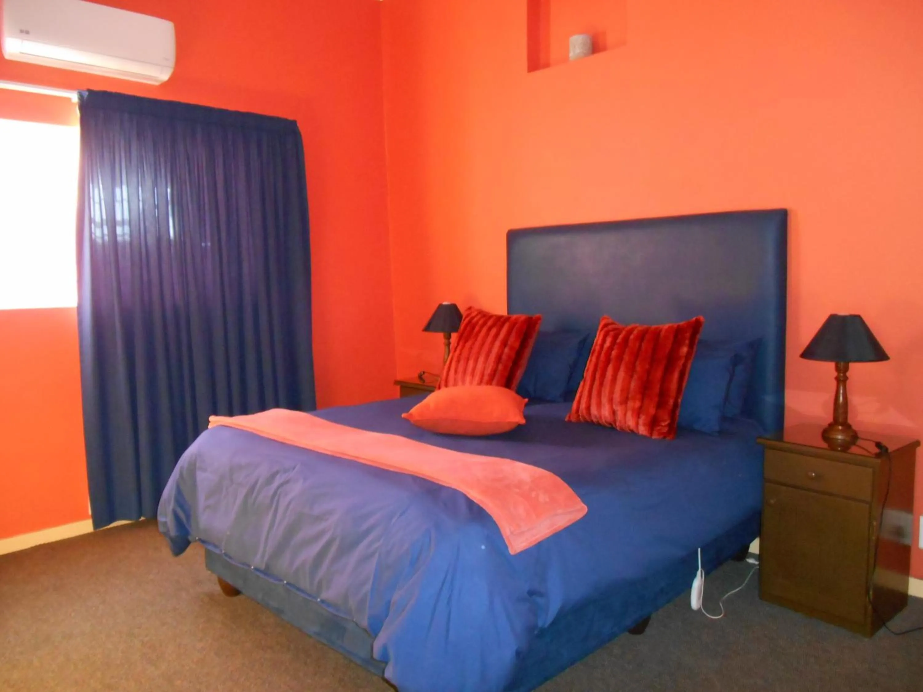 Property building, Bed in Obesa Lodge